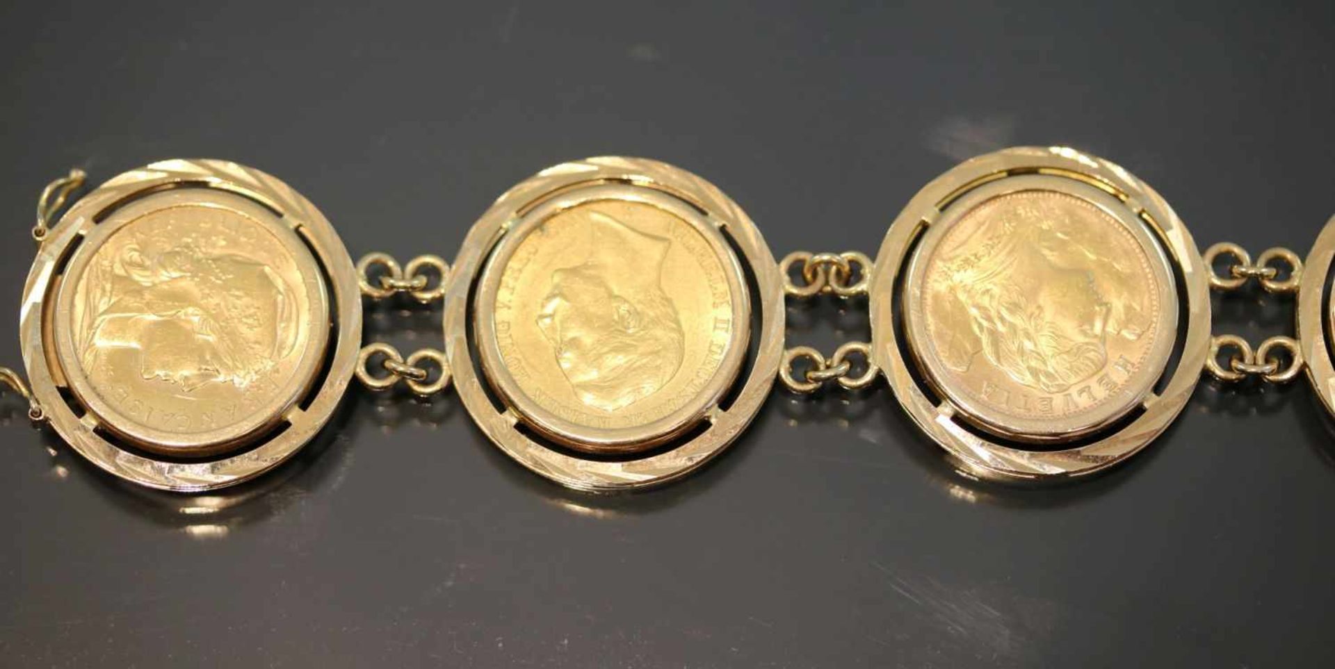 Münzarmband, Gold77,5 Gramm Länge: 21 cm 6 Münzen, Souveraign 1918, 5 Dollar 1902, 10 Gulden