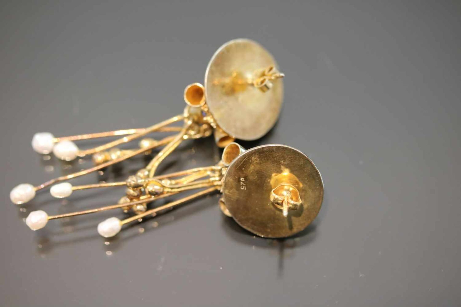 Amethyst-Perl-Ohrhänger, Silber vergoldet16,3 Gramm 2 Amethyste, Länge: 5 cm Schätzpreis: - Bild 2 aus 2