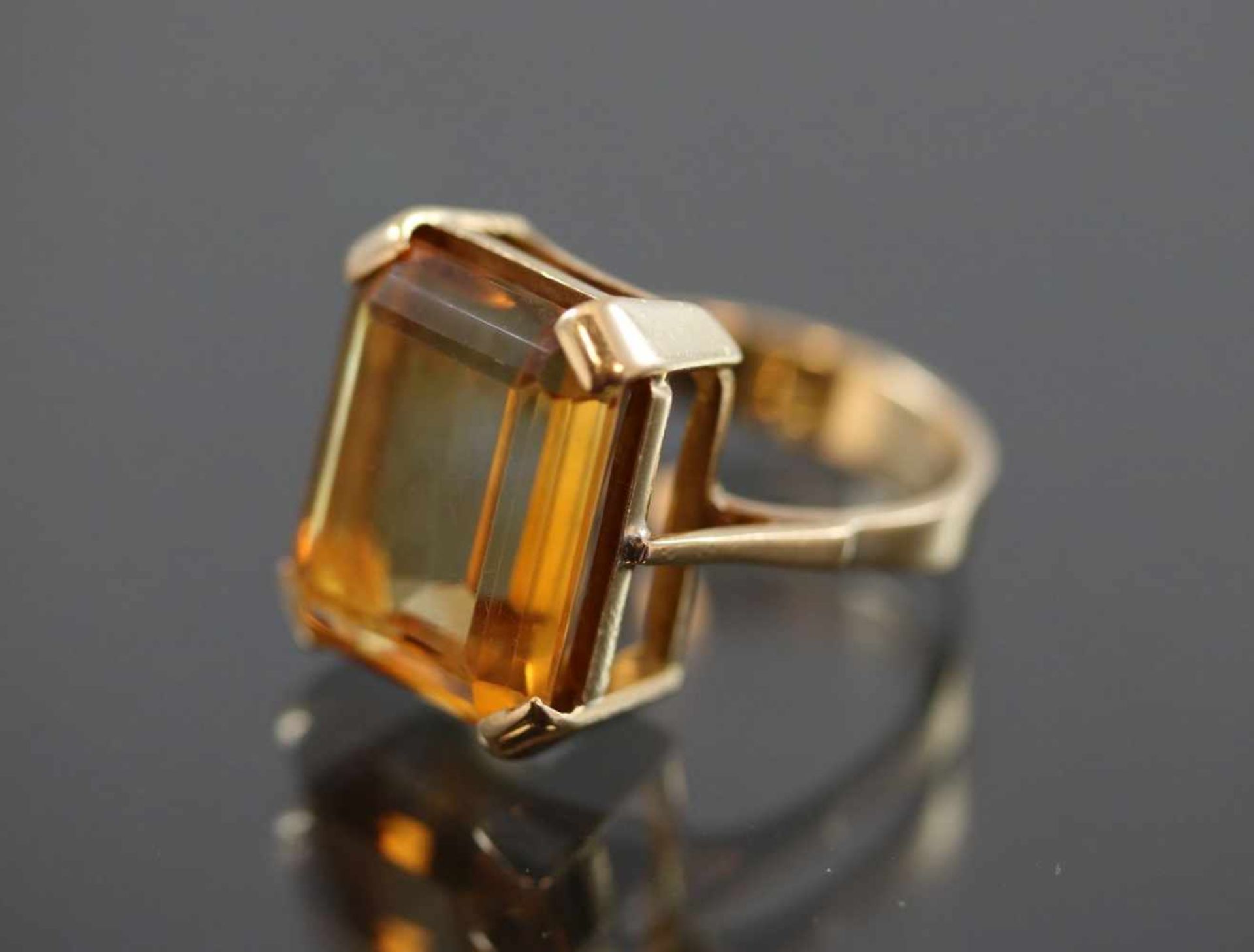 Goldtopas-Ring, 585 Gelbgold4,85 Gramm 1 Goldtopas, Ringgröße: 54Schätzpreis: 700,- - - -25.00 % - Bild 2 aus 3