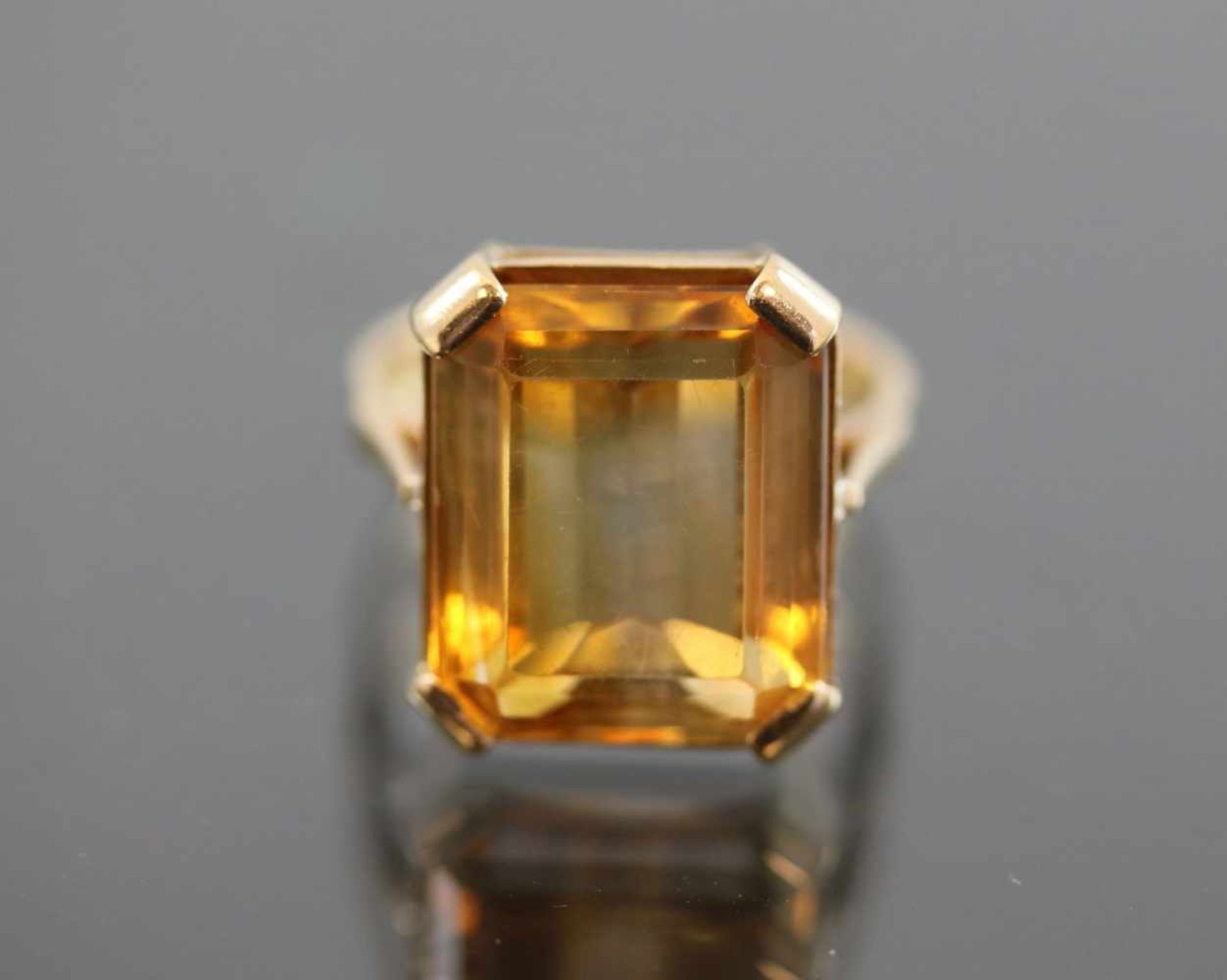Goldtopas-Ring, 585 Gelbgold4,85 Gramm 1 Goldtopas, Ringgröße: 54Schätzpreis: 700,- - - -25.00 %