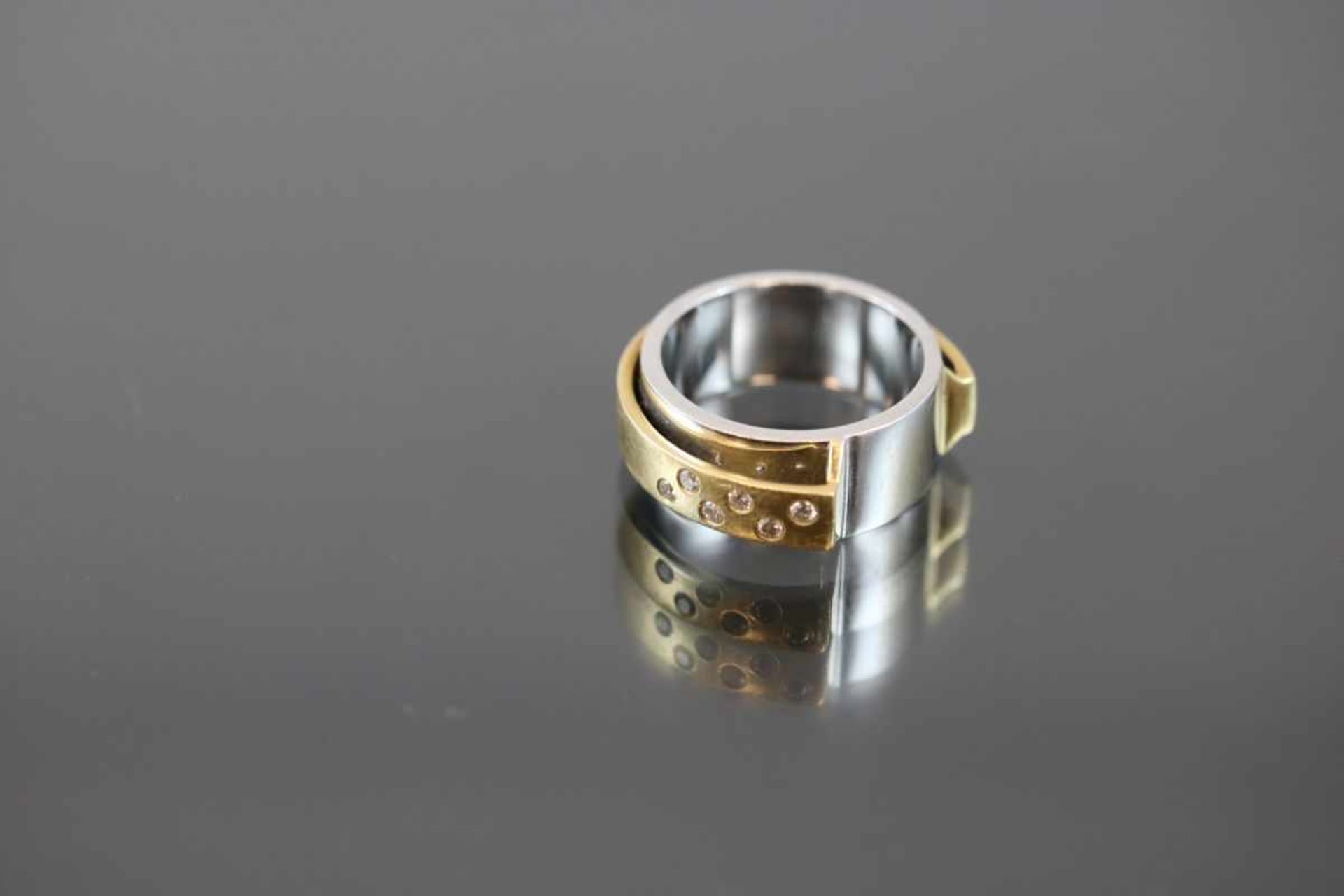 Brillant-Ring, 750 Gold15,9 Gramm 6 Brillanten, 0,18 ct., tw/vsi. Ringgröße: 56Schätzpreis: 2400,- -