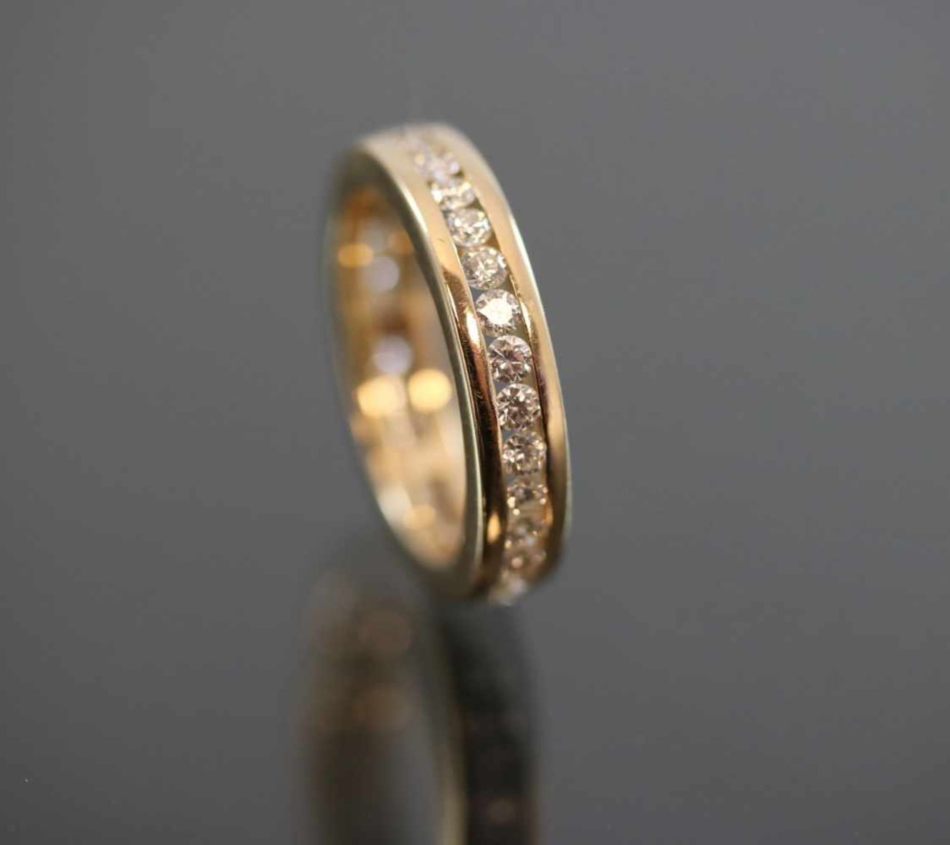 Diamant-Ring, 750 Weißgold2,16 Gramm 7 Diamanten, 0,07 ct., c/si. Ringgröße: 52Schätzpreis: - Bild 3 aus 3