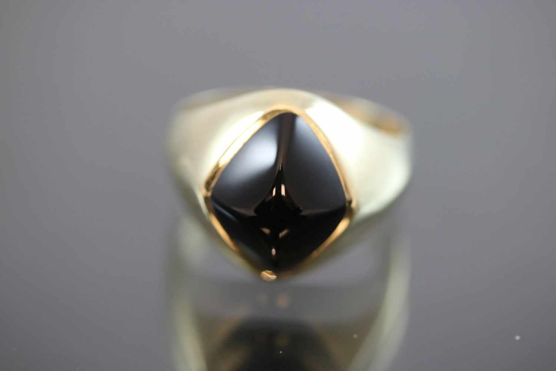 Onyx-Herrenring, 585 Gold9 Gramm Ringgröße: 66- - -25.00 % buyer's premium on the hammer price,