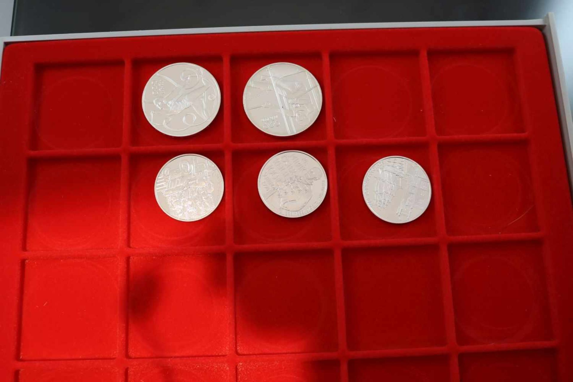 5 Gedenkmünzen-SchillingMaterial: 925 SilberGewicht: 127 Gramm 2 Münzen mit einem Nennwert von 200