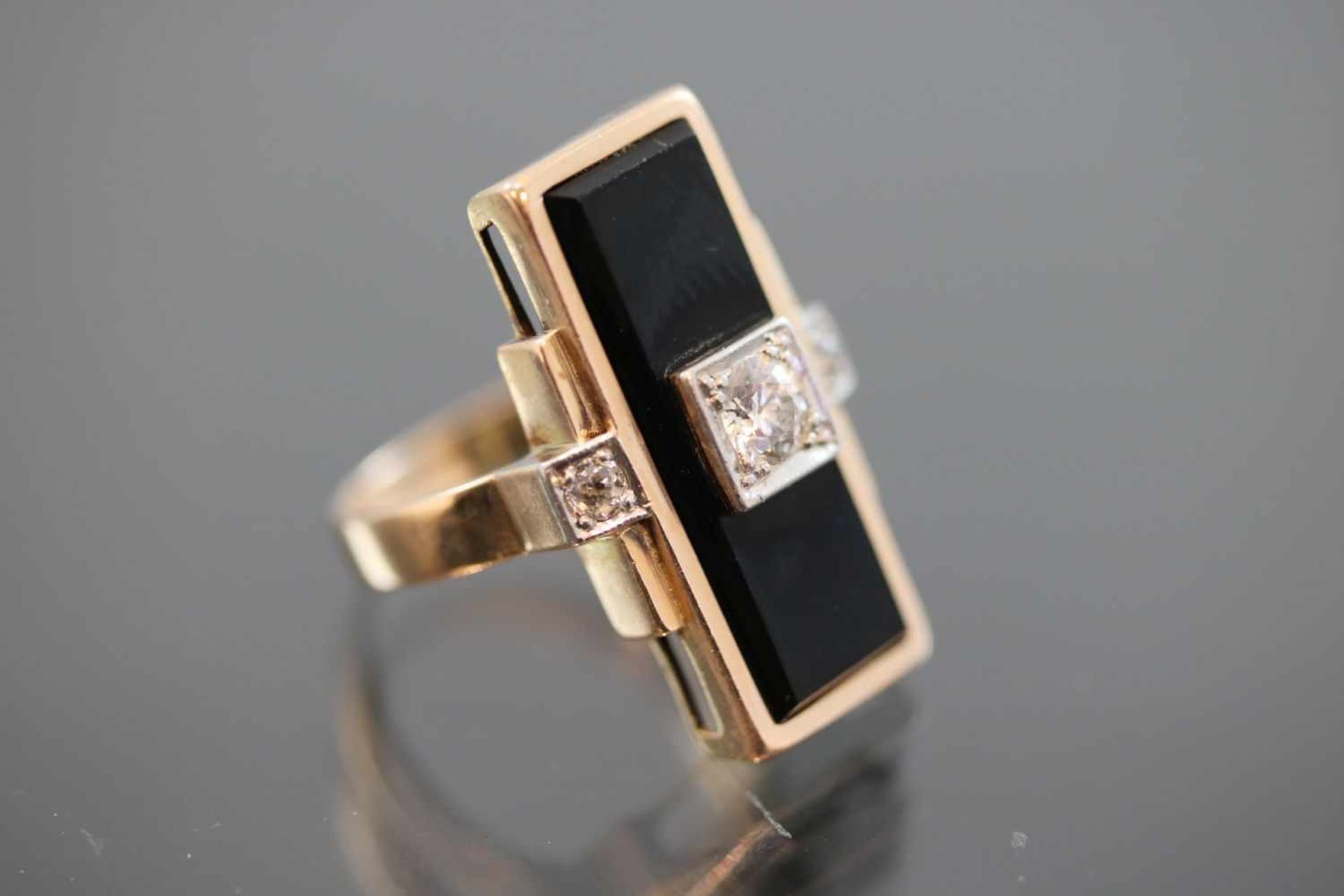 Onyx-Diamant-Ring, 585 Gelbgold6,60 Gramm 3 Diamanten, 0,30 ct., w/si. Ringgröße: 52- - -25.00 % - Bild 3 aus 3