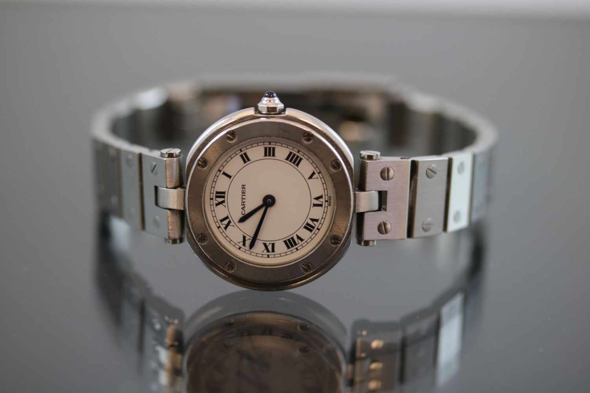 Cartier DamenuhrWerk: QuartzBand: StahlGehäuse Ø: 2,6 cm Gehäuse-Nr.: 8192400897. 1 Glied liegt