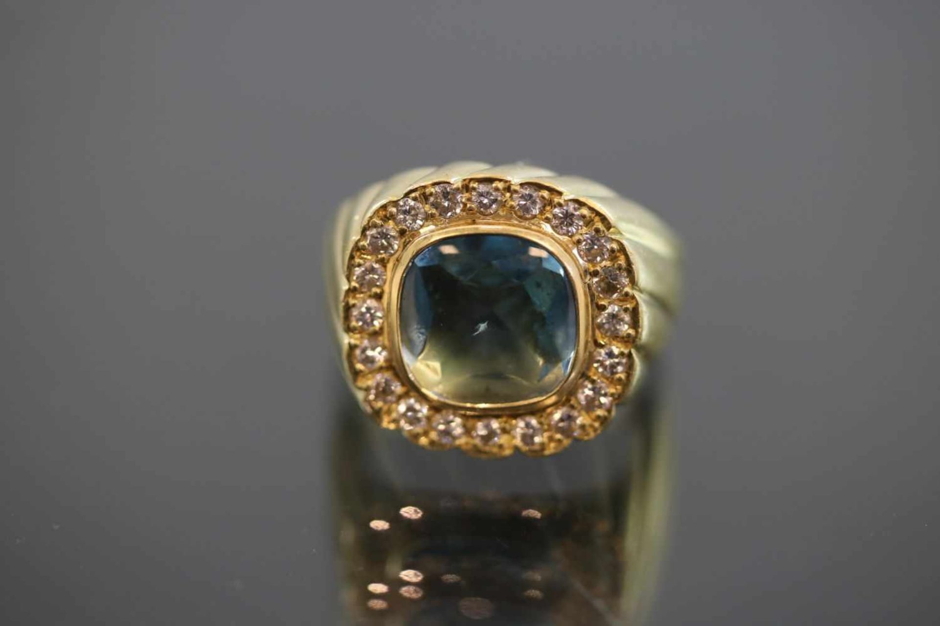 Brillant-Aquamarin-Ring, 750 Gold14,3 Gramm 20 Brillanten, 0,90 ct., w/si. Ringgröße: 54Schätzpreis: