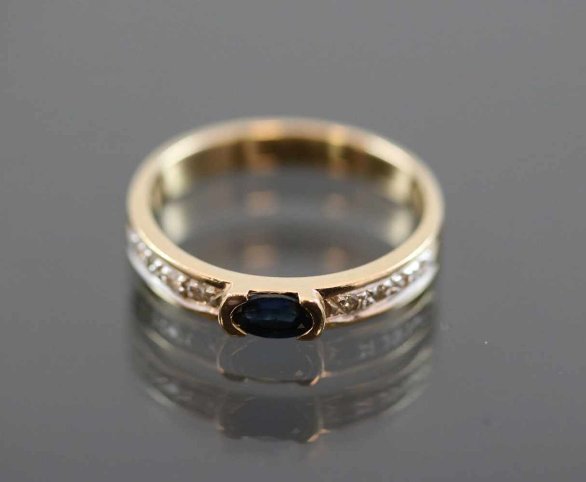 Saphir-Brillant-Ring, 585 Gelbgold2,9 Gramm 8 Brillanten, 0,08 ct., w/si. Ringgröße:
