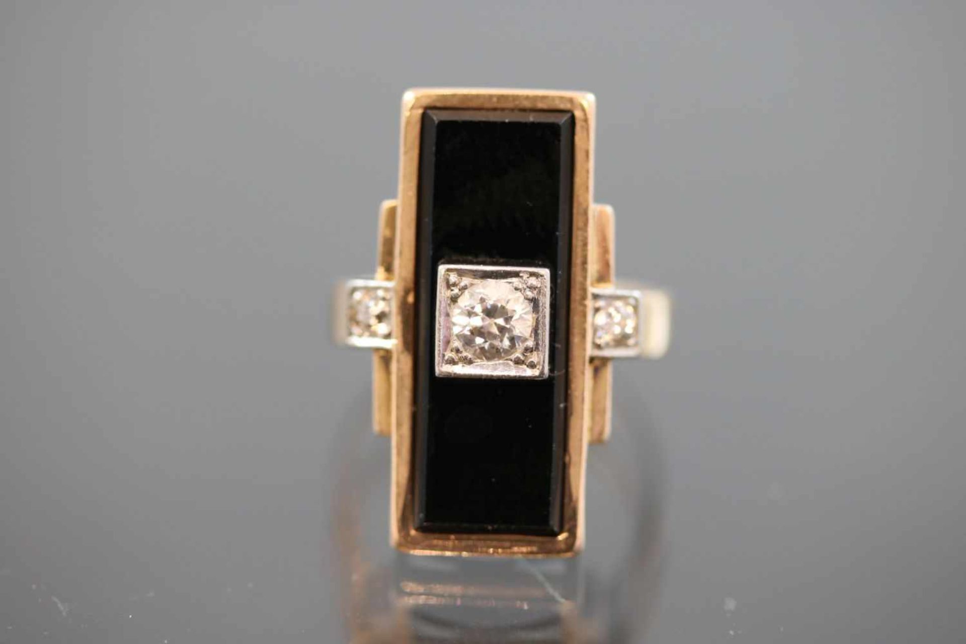 Onyx-Diamant-Ring, 585 Gelbgold6,60 Gramm 3 Diamanten, 0,30 ct., w/si. Ringgröße: 52- - -25.00 %