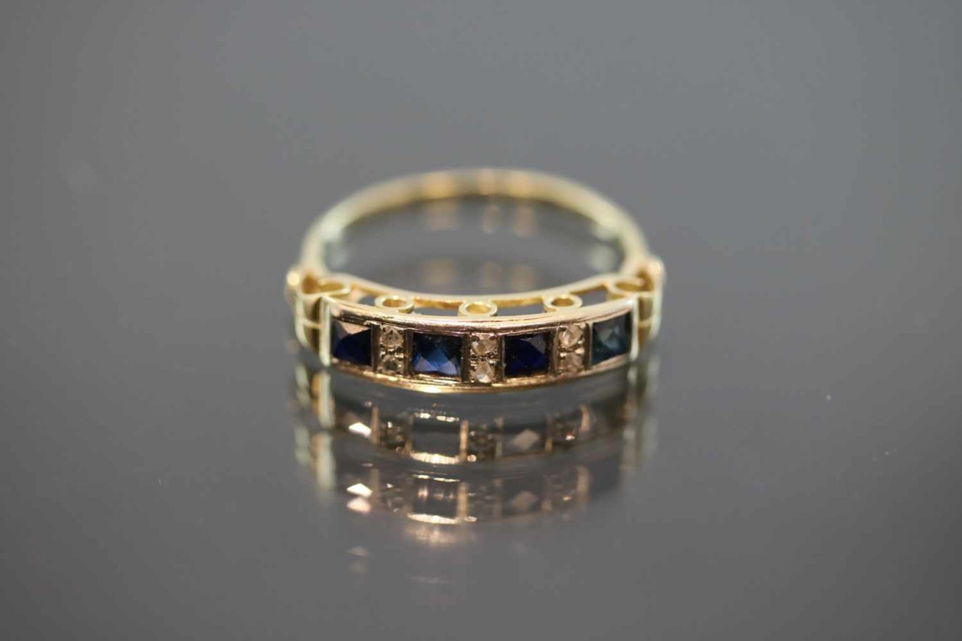 Saphir-Diamant-Ring, 585 Gold2,1 Gramm 6 Diamanten, 0,06 ct., tc/p1. Ringgröße: 56Schätzpreis: 600,-