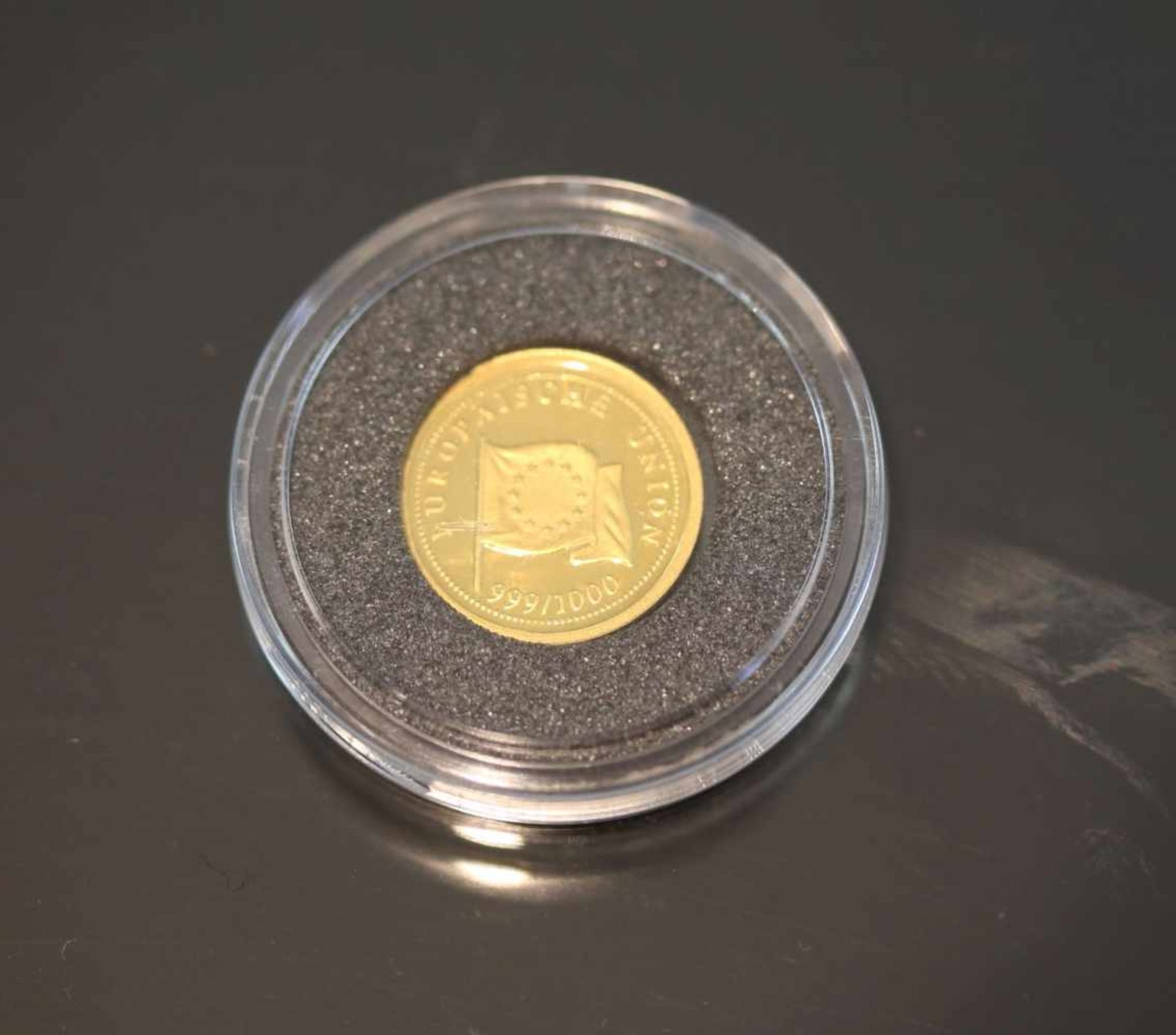 1 GoldmedailleMaterial: 999 GoldGewicht: 1,3 Gramm Europäische Union- - -25.00 % buyer's premium