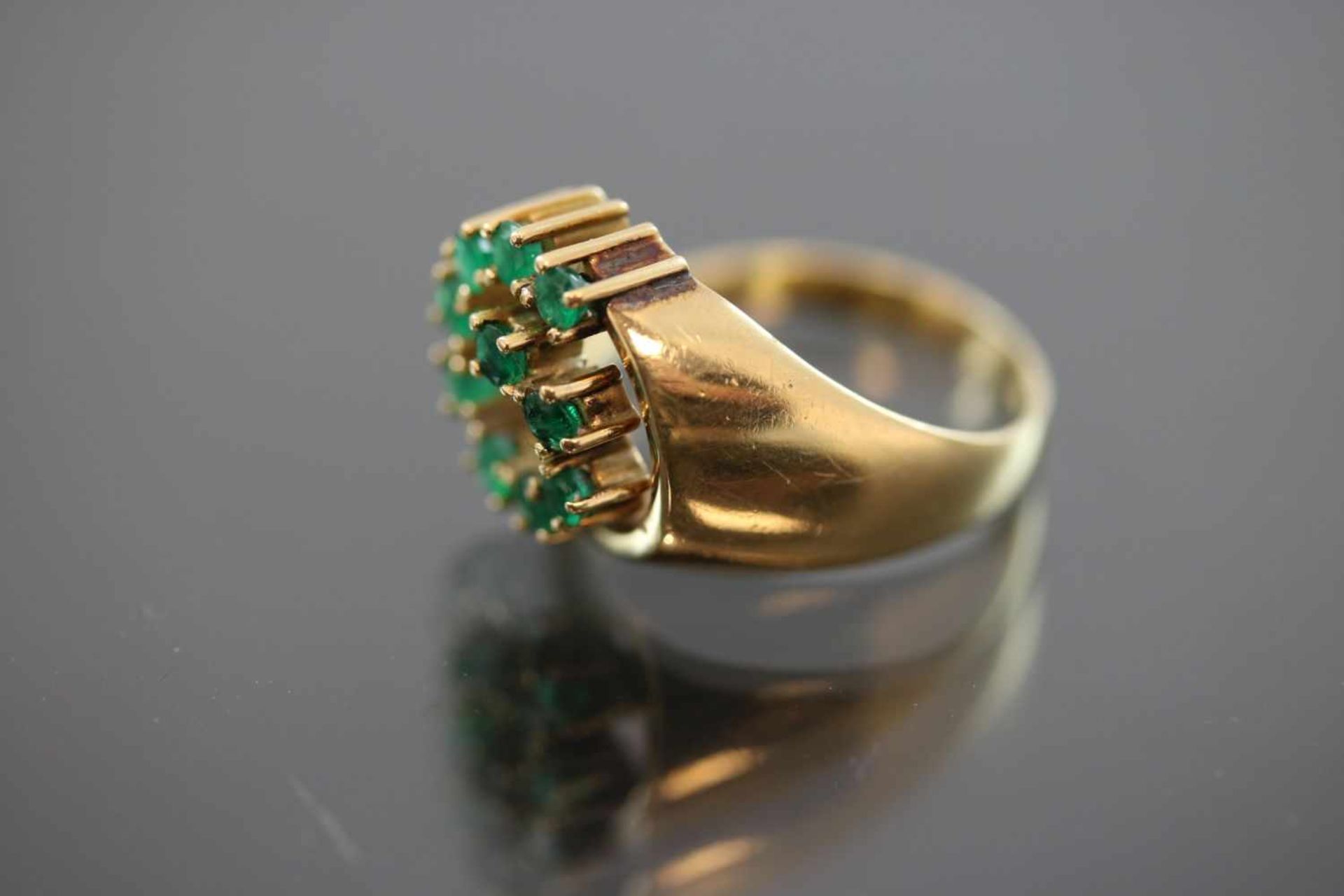 Smaragd-Ring, 585 Gelbgold6 Gramm 10 Smaragde, Ringgröße: 56Schätzpreis: 900,- - - -25.00 % buyer' - Bild 2 aus 3