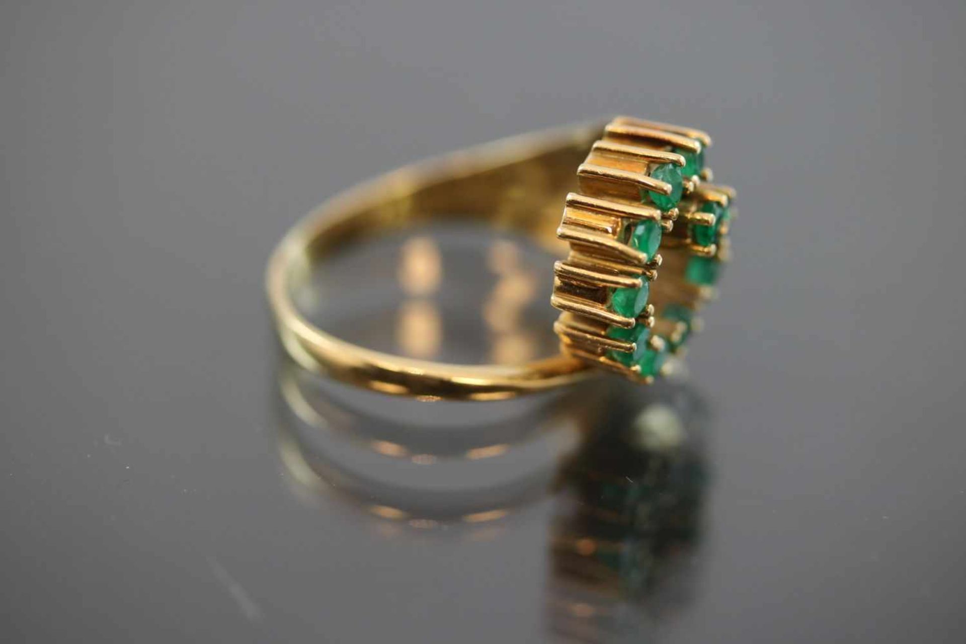 Smaragd-Ring, 585 Gelbgold6 Gramm 10 Smaragde, Ringgröße: 56Schätzpreis: 900,- - - -25.00 % buyer' - Bild 3 aus 3