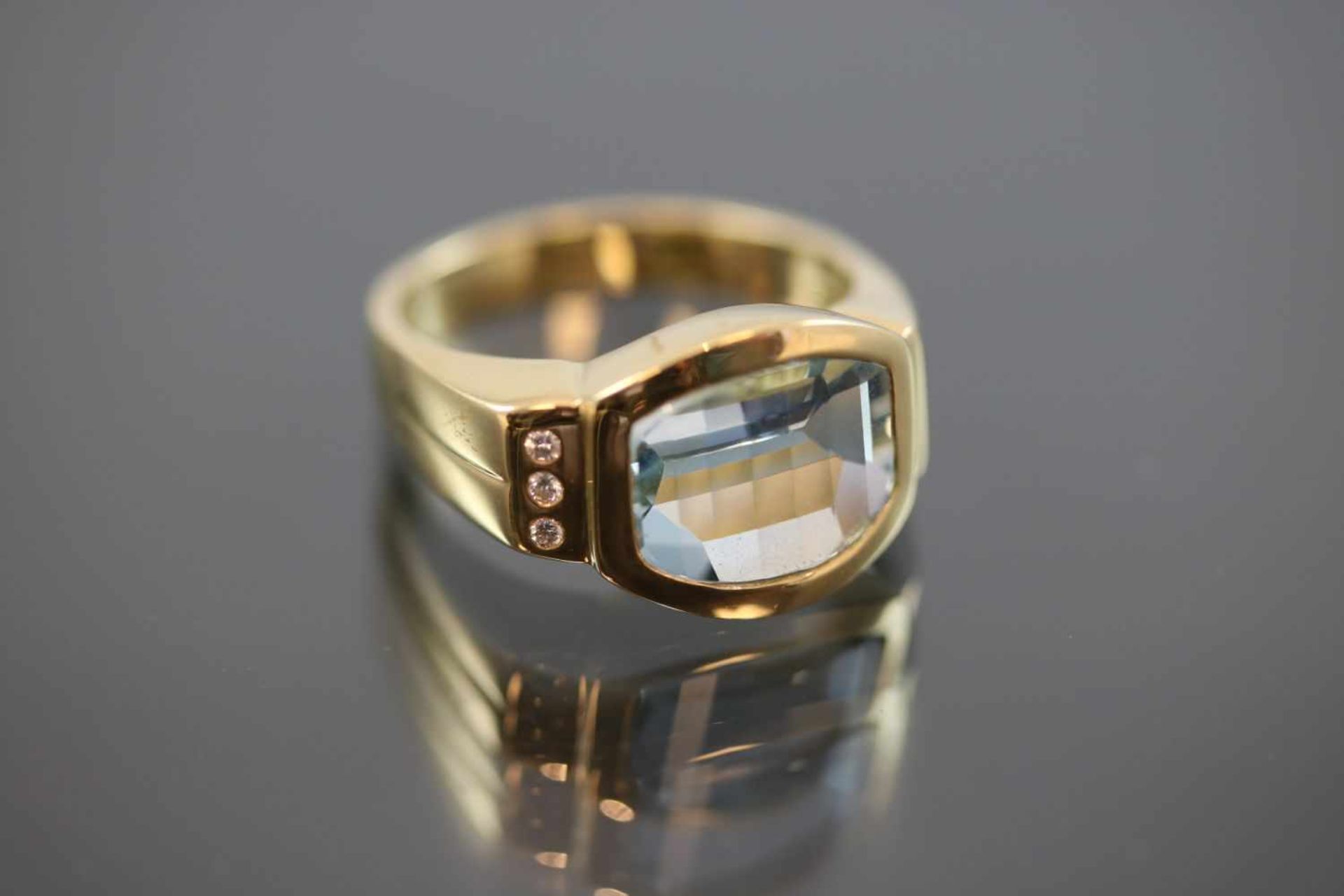 Aquamarin-Brillant-Ring, 750 Gold9,55 Gramm 3 Brillanten, 0,03 ct., w/si. Ringgröße: 57- - -25. - Bild 2 aus 3