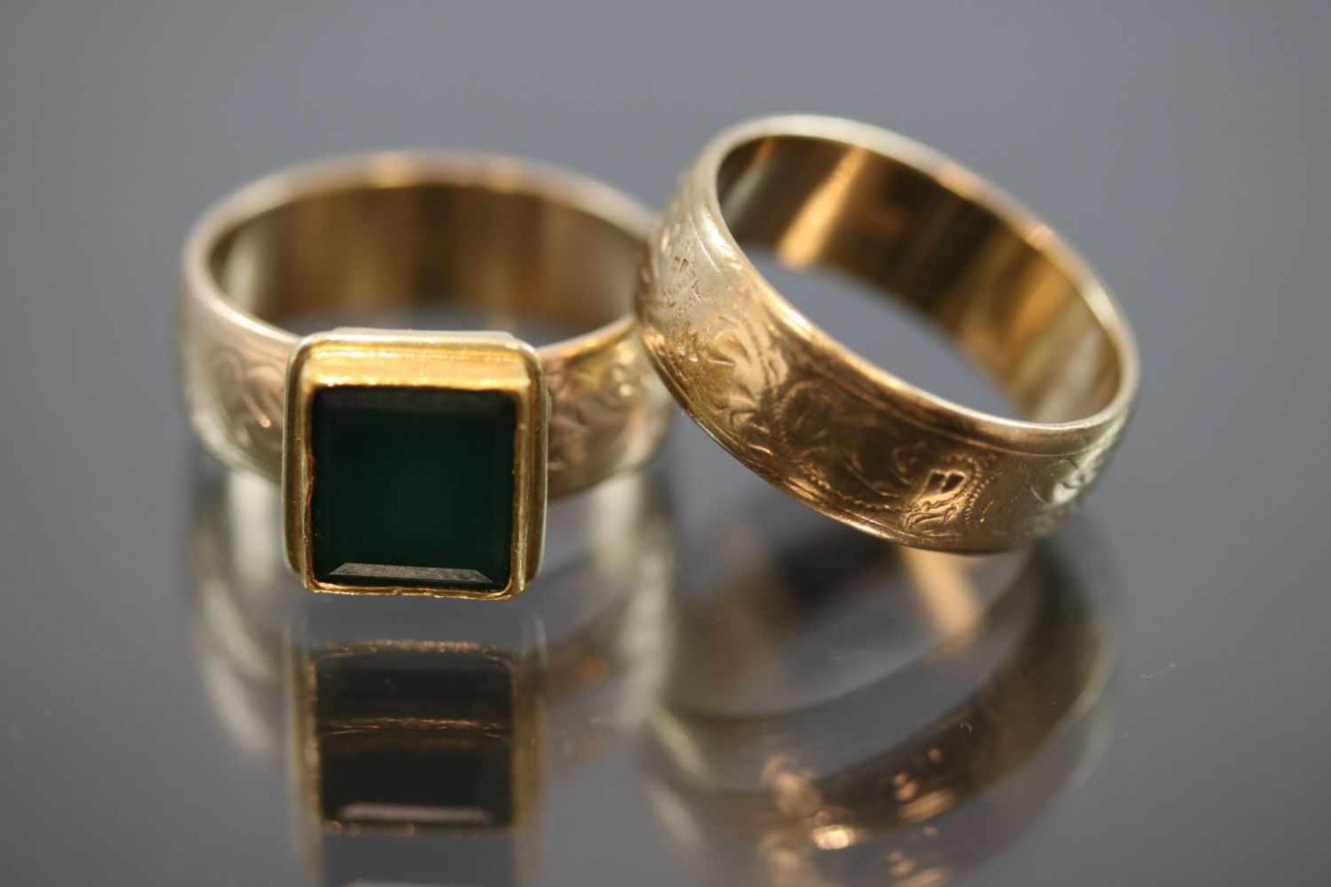 Smaragd-Ring mit Beisteckring, 333 Gold18,2 Gramm 1 Smaragd, Ringgröße: 66- - -25.00 % buyer's