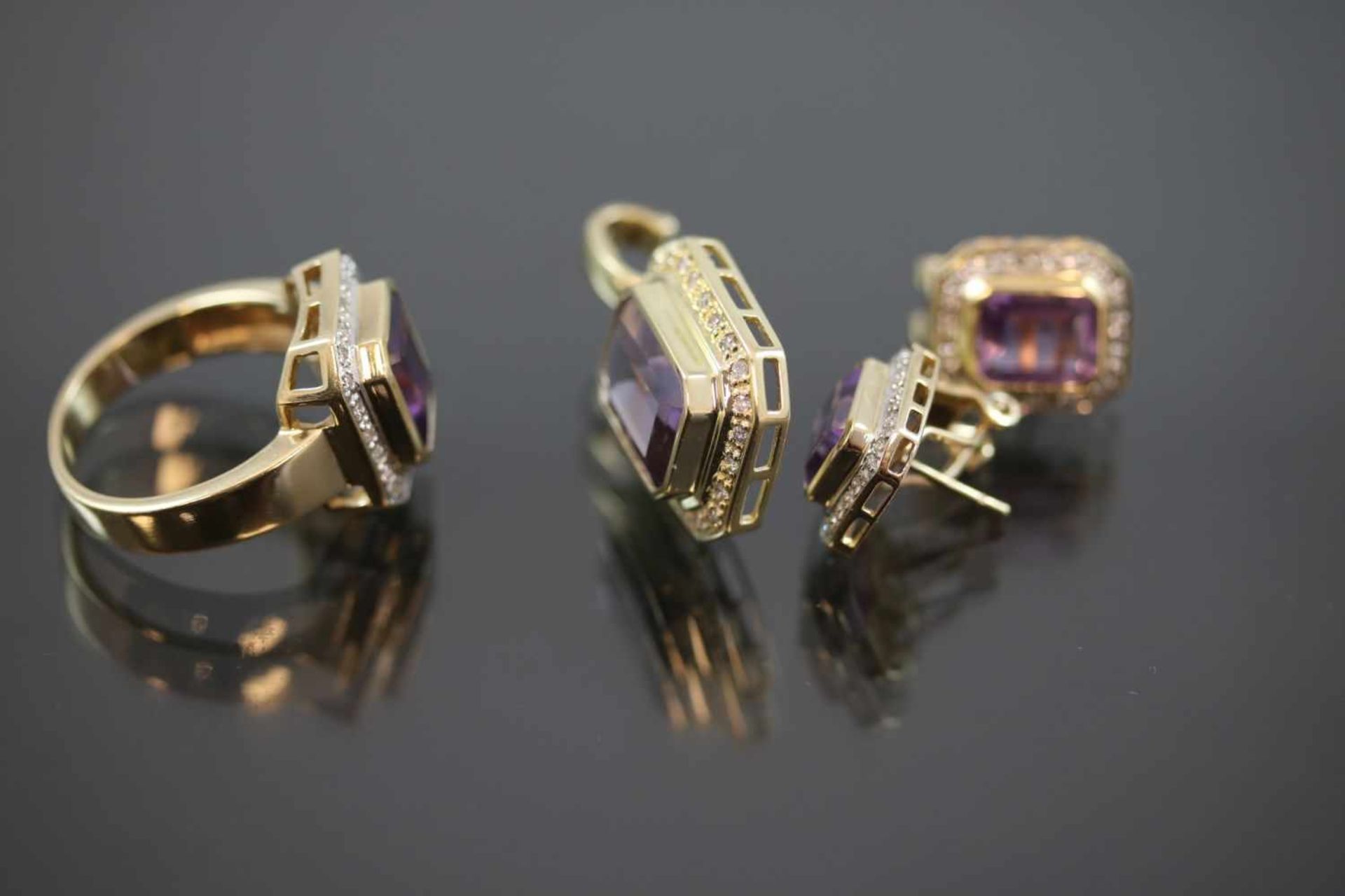 Amethyst-Brillant-Set, 585 Gelbgold25,2 Gramm Brillanten, ca.1 ct., w/si. Ringgröße: 64Set besteht - Bild 2 aus 3