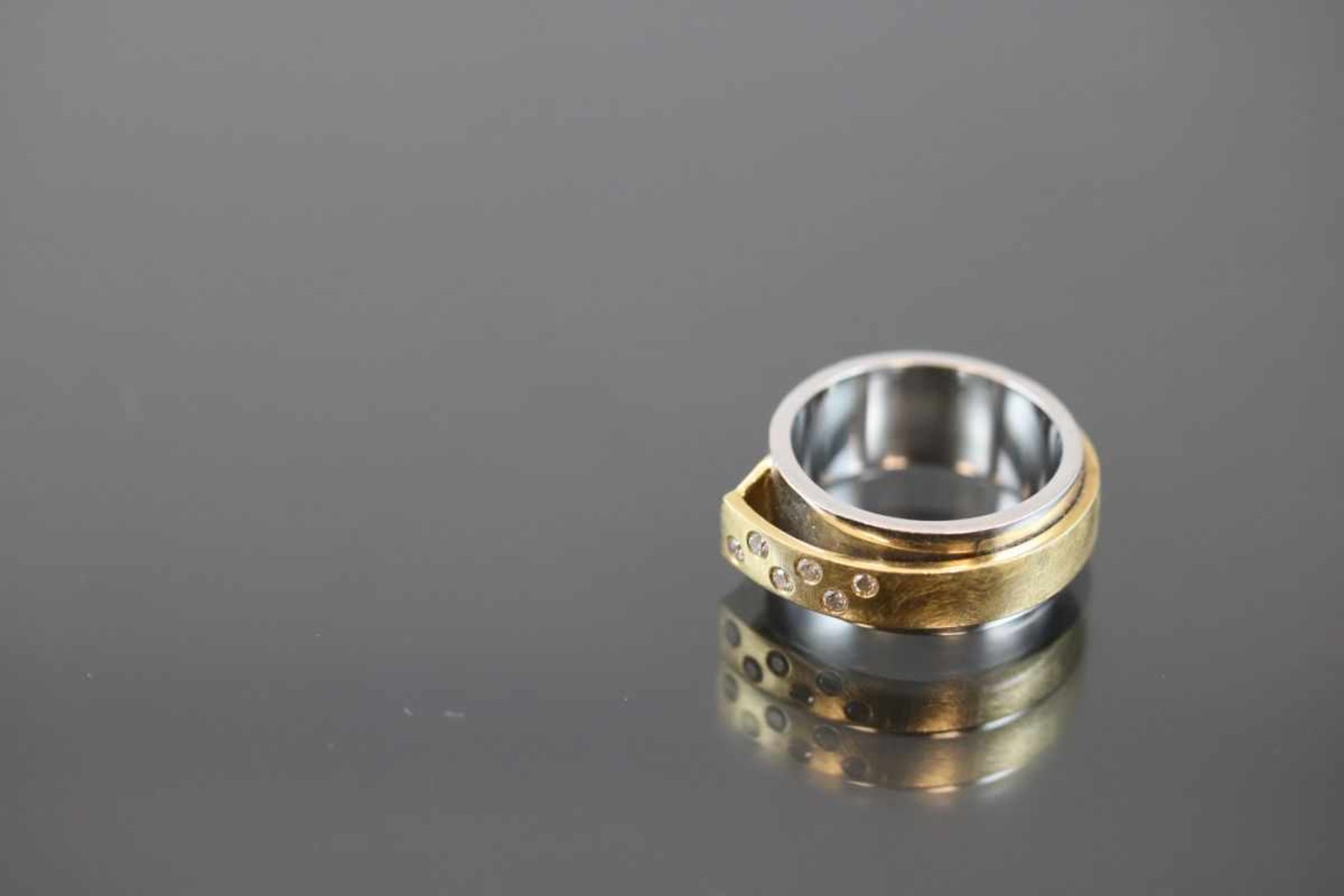 Brillant-Ring, 750 Gold15,9 Gramm 6 Brillanten, 0,18 ct., tw/vsi. Ringgröße: 56Schätzpreis: 2400,- - - Bild 2 aus 2