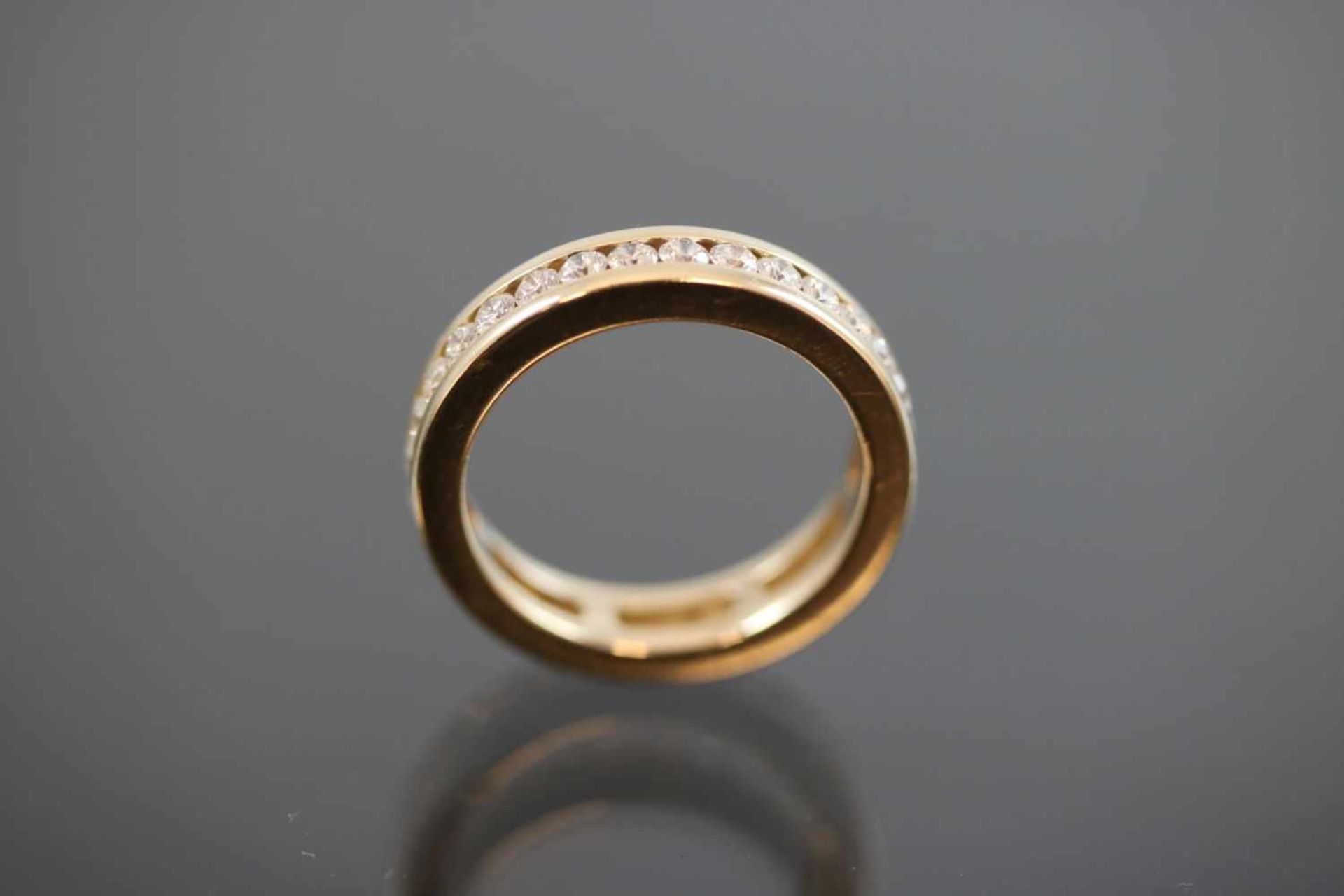 Diamant-Ring, 750 Weißgold2,16 Gramm 7 Diamanten, 0,07 ct., c/si. Ringgröße: 52Schätzpreis: - Bild 2 aus 3