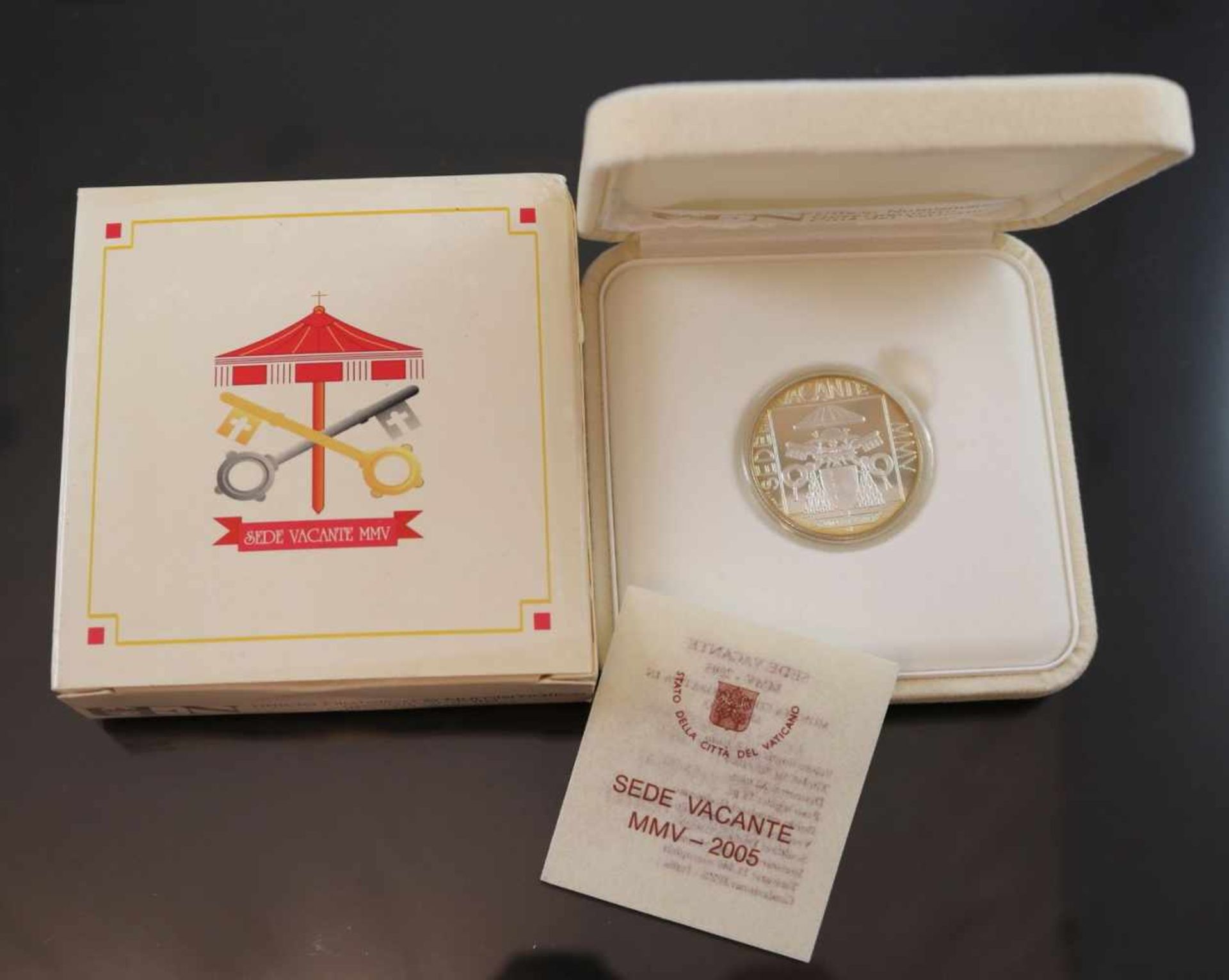5 Euro 2005 Vatikan "SEDE VACANTE MMV"Material: 925 SilberPrägebuchstabe: RGewicht: 18 Gramm