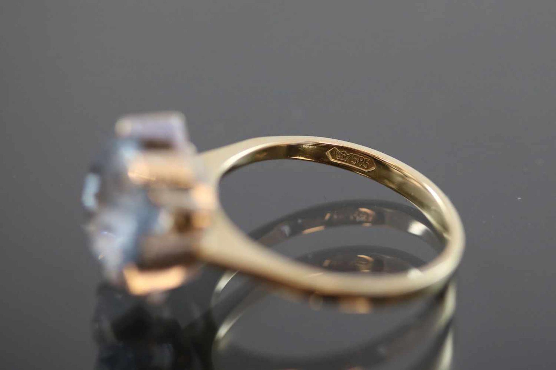 Aquamarin-Ring, 585 Weißgold4,85 Gramm 1 Aquamarin, Ringgröße: 54Schätzpreis: 800,- - - -25.00 % - Bild 3 aus 3