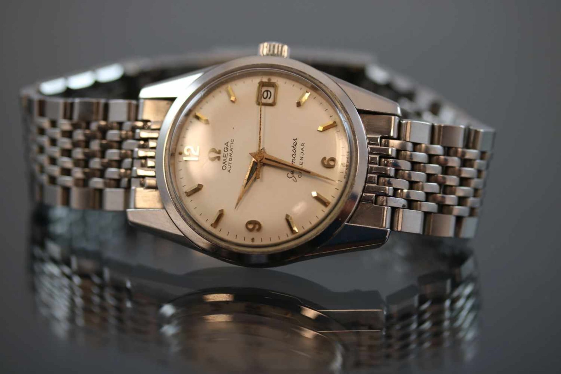 Omega Seamaster CalendarWerk: AutomatikBand: EdelstahlFunktion: DatumsanzeigeGehäuse Ø: 3,3