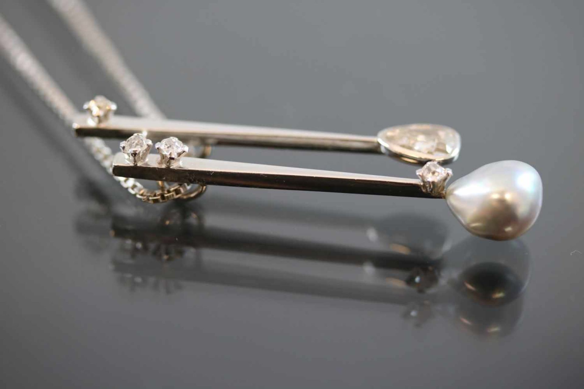 Diamant-Perl-Collier, 750 Weißgold9,3 Gramm 1 Diamantropfen, ca. 1 ct., fancy/p1. Länge: 40 cm 4 - Bild 3 aus 3