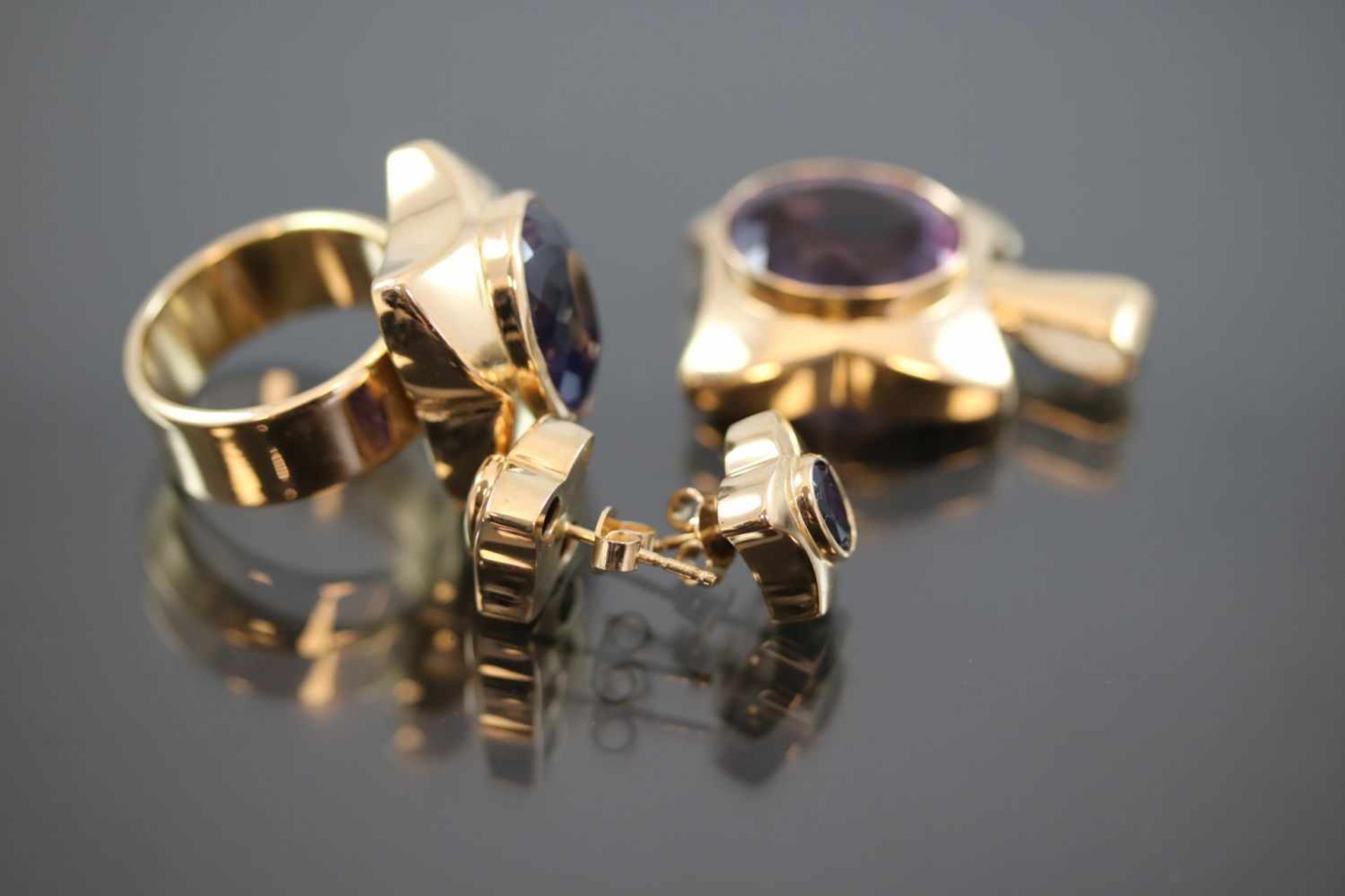 Amethyst-Set, 585 Gelbgold44,7 Gramm 4 Amethyste, Ringgröße: 64Set besteht aus einem Ring, - Bild 2 aus 3