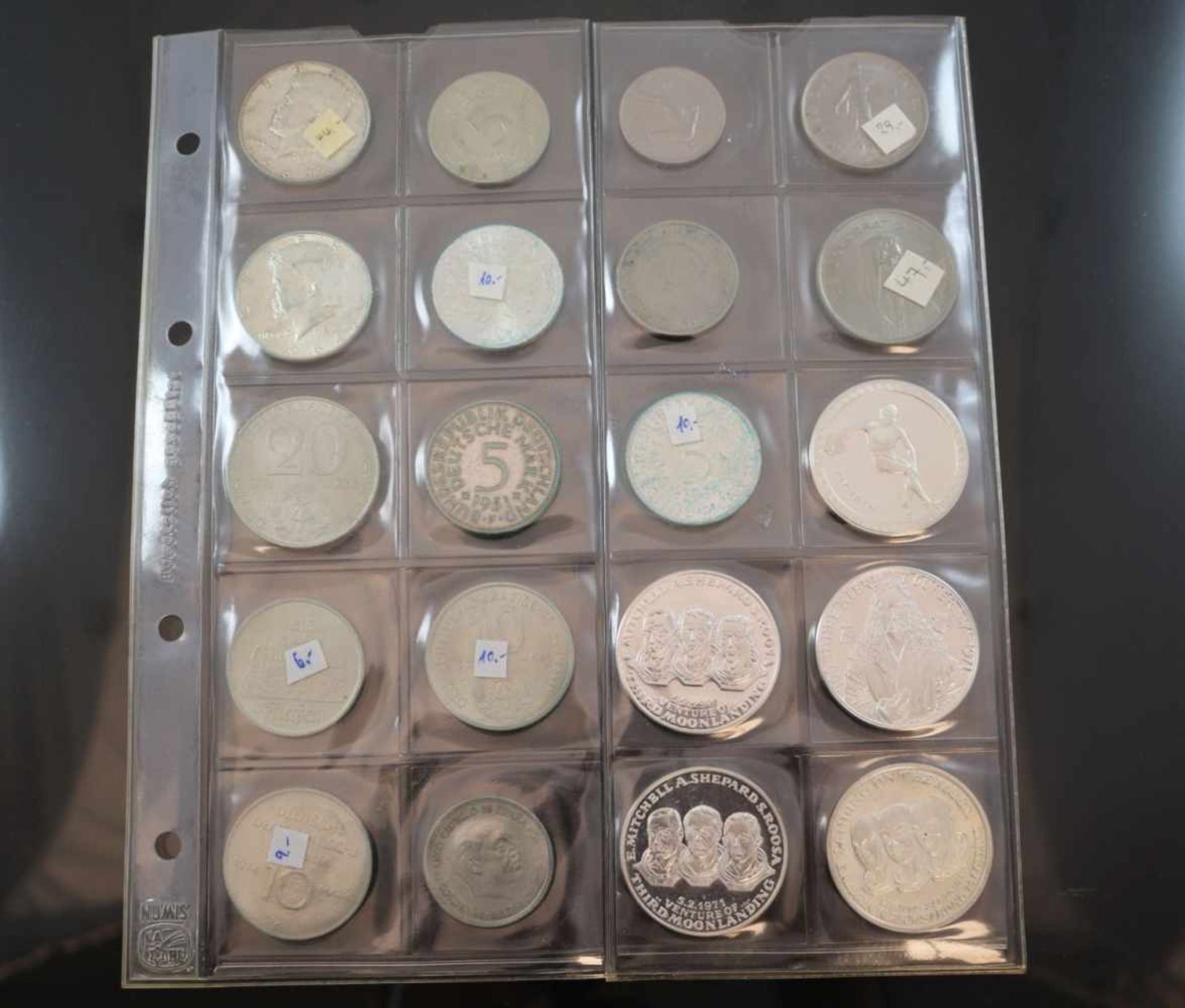 Konvolut Münzen und Medaillen15 Münzen diverser Währungen und Jahrgänge. 5 verschiedene