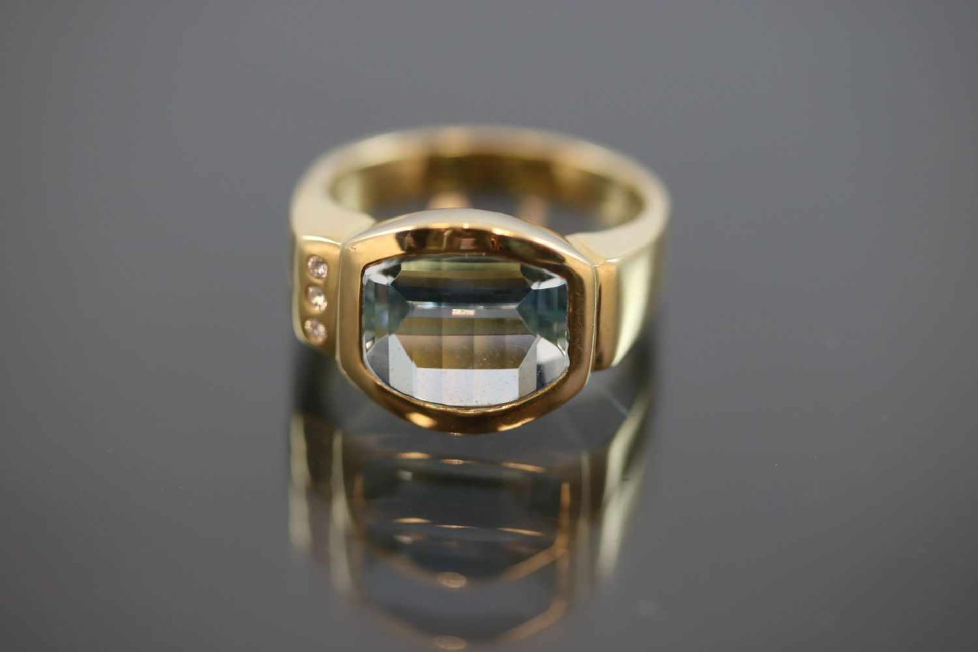 Aquamarin-Brillant-Ring, 750 Gold9,55 Gramm 3 Brillanten, 0,03 ct., w/si. Ringgröße: 57- - -25.