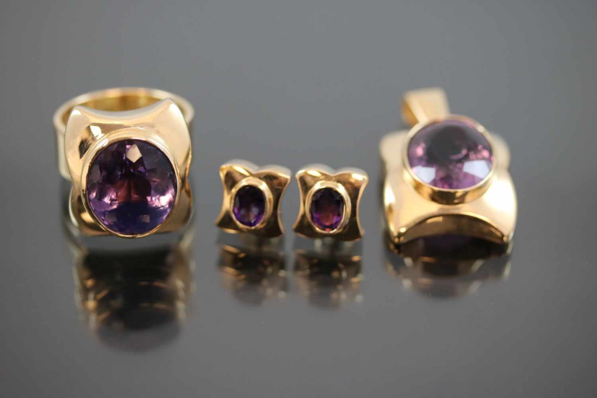 Amethyst-Set, 585 Gelbgold44,7 Gramm 4 Amethyste, Ringgröße: 64Set besteht aus einem Ring,