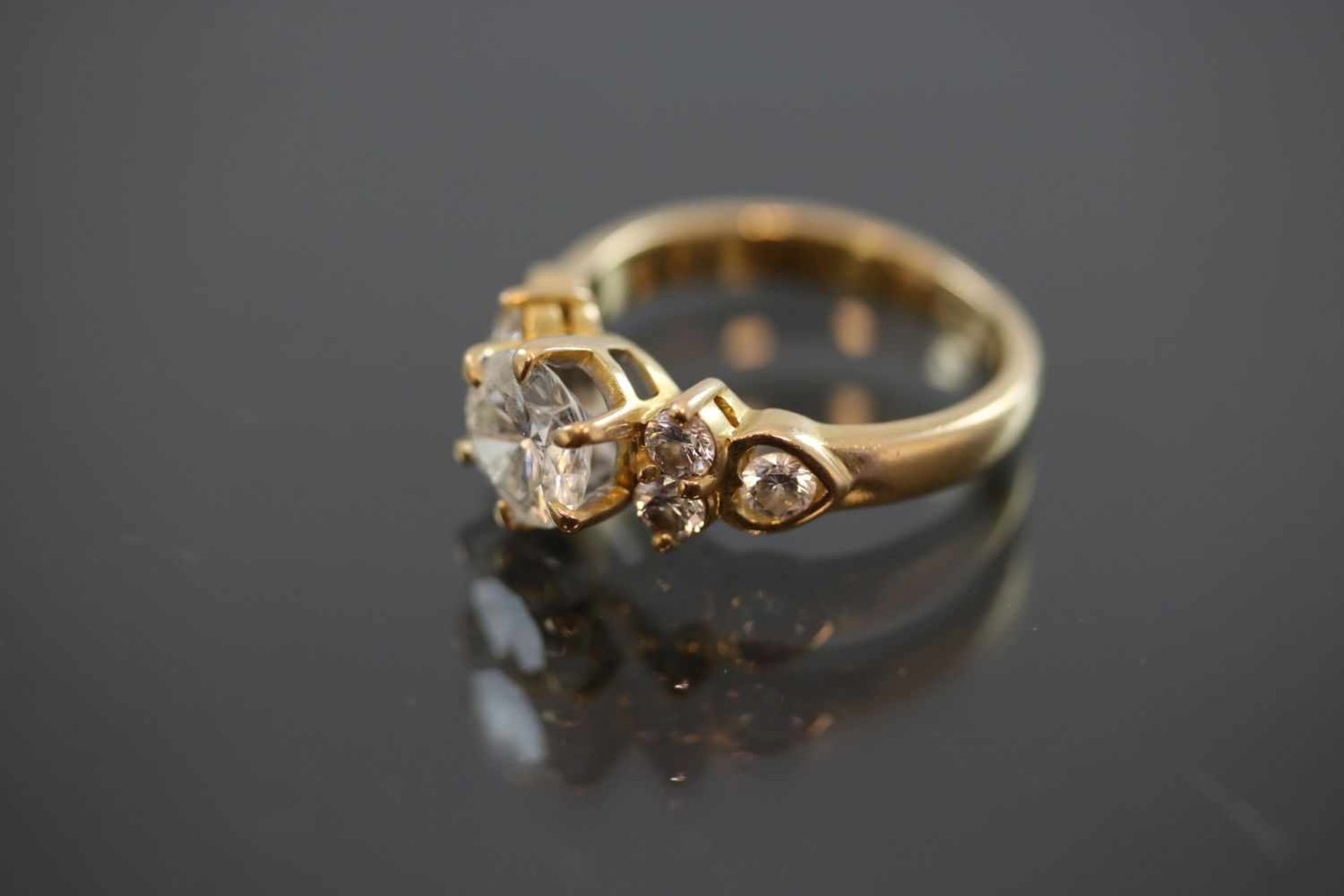 Brillant-Ring, 750 Gold5,37 Gramm 1 Brillant, 1,35 ct., tw/vvsi. Ringgröße: 53Schätzpreis: 15000,- - - Bild 2 aus 3