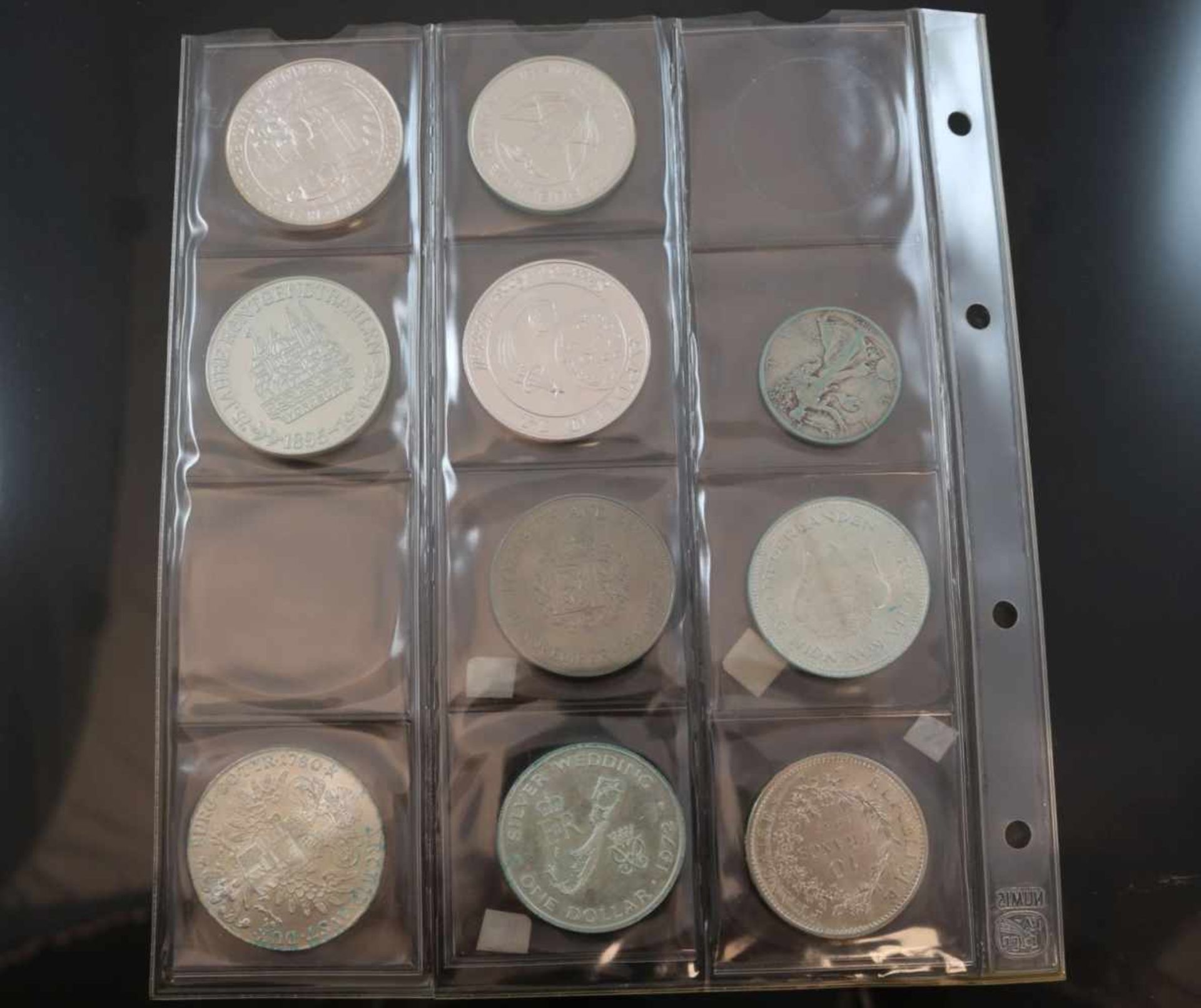 Konvolut Münzen und Medaillen7 Münzen und 3 Medaillen z. T. Silber.- - -25.00 % buyer's premium on - Bild 2 aus 2