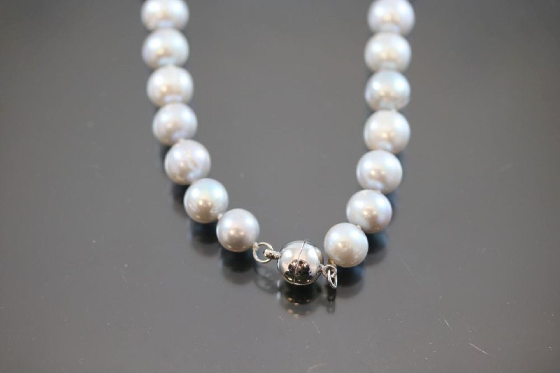 Perlenkette, Magnetschließe63,2 Gramm Perlen, Länge: 45 cm Perlendurchmesser: 9,5mmneu- - -25.00 % - Bild 3 aus 3
