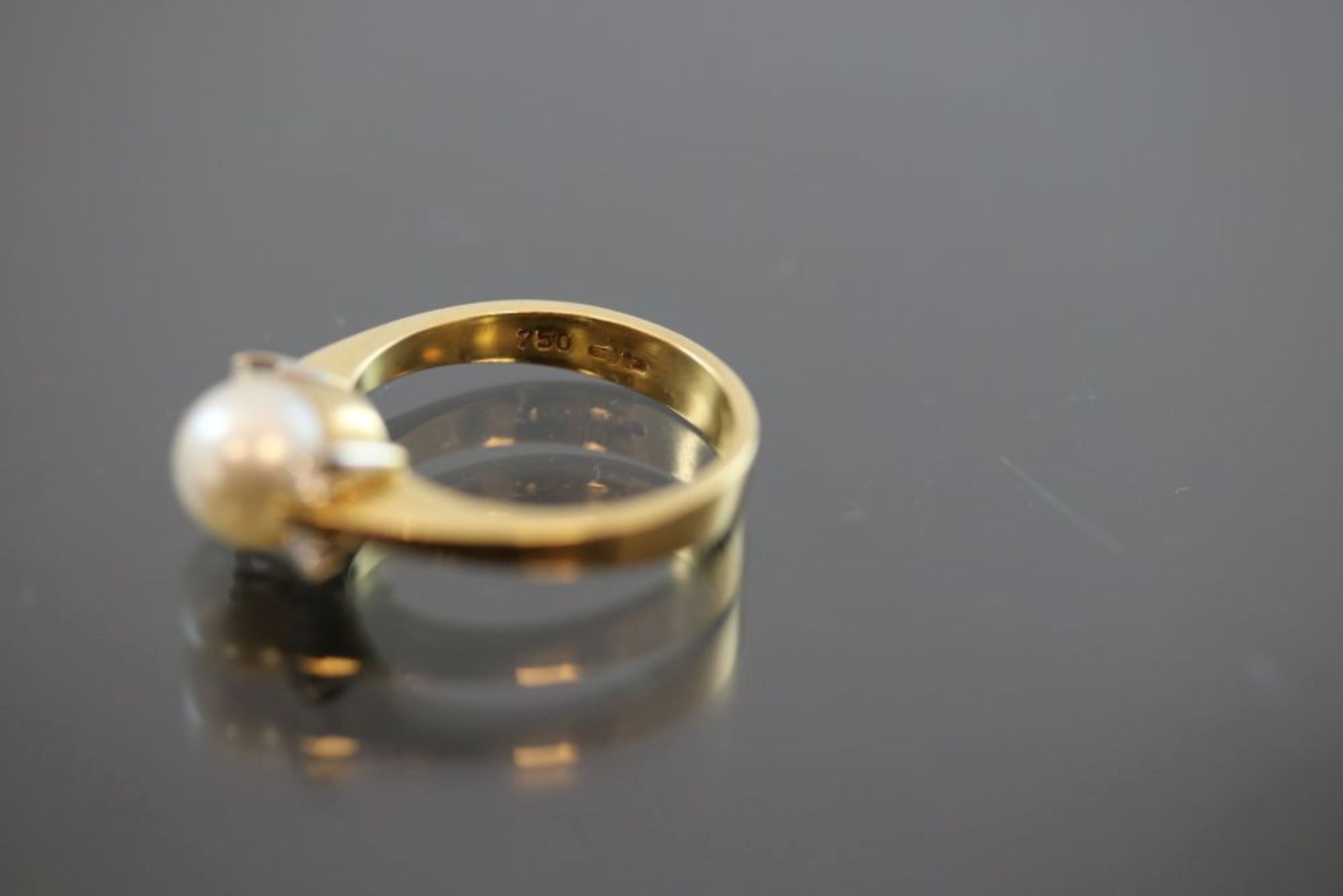 Brillant-Perl-Ring, 750 Weißgold5,16 Gramm 4 Brillanten, 0,12 ct., w/si. Ringgröße: 54- - -25.00 % - Image 3 of 3