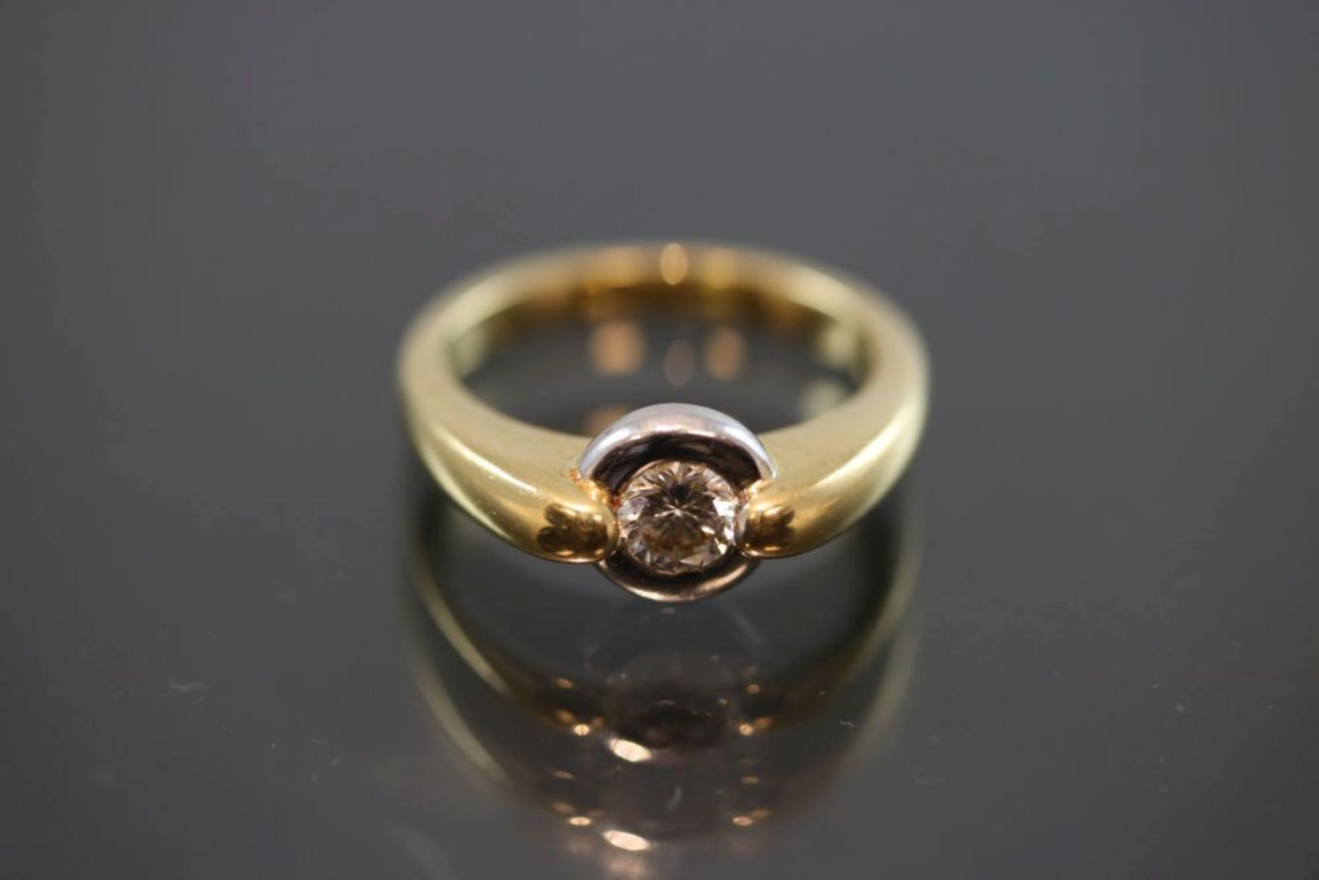 Brillant-Ring, 750 Gelbgold/Weißgold8 Gramm 1 Brillant, 0,50 ct., tw/si. Ringgröße: 53,