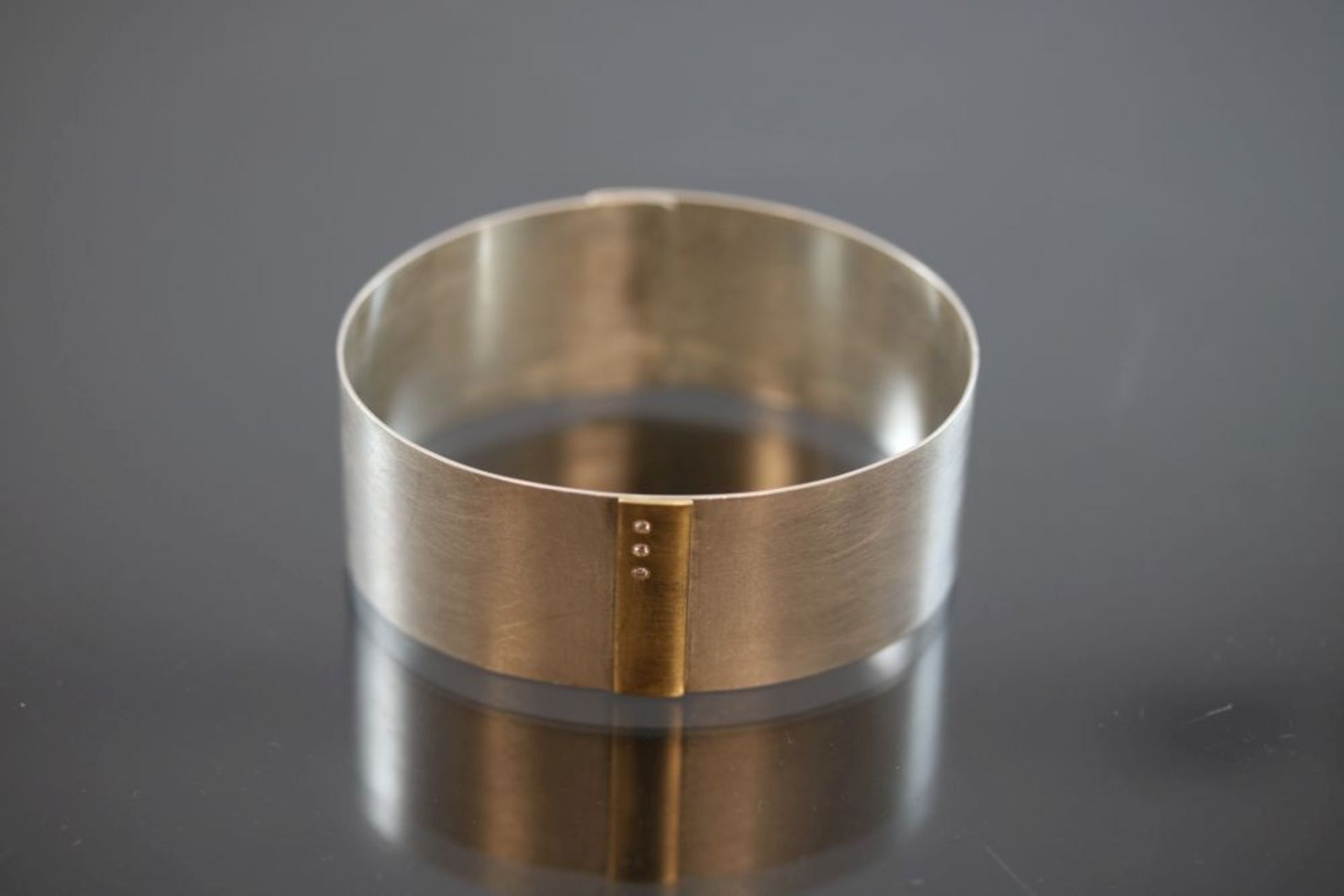Design-Brillant-Armreif, Silber/750 Gold30 Gramm 3 Brillanten, 0,03 ct., tw/vsi. Breite: 2,5 cm,