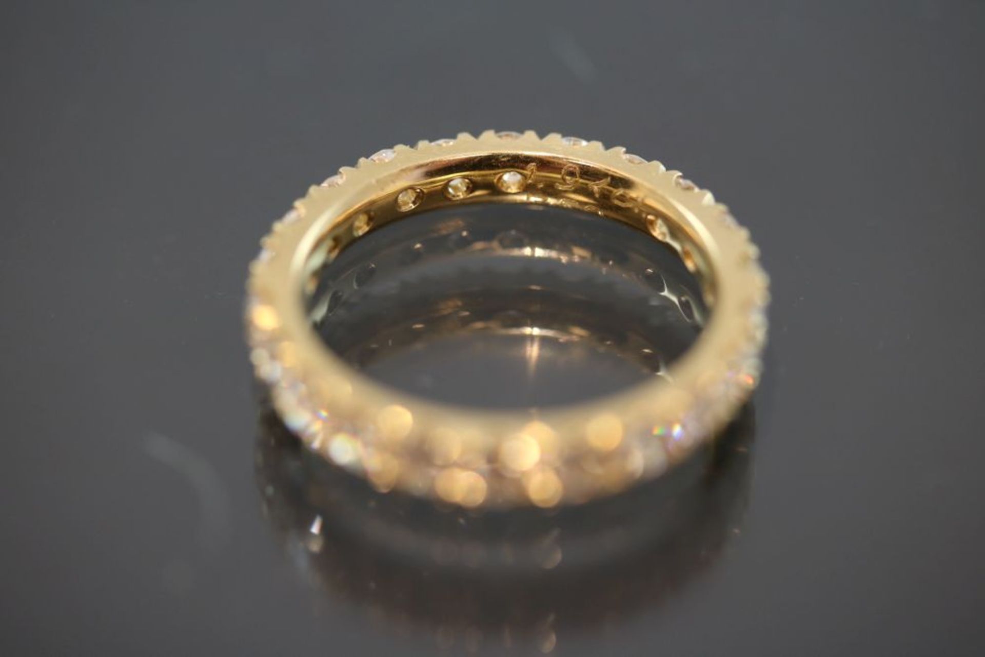 Brillant-Ring, 750 Gelbgold4 Gramm 21 Brillanten, 1,94 ct., w/si. Ringgröße: 55Schätzpreis: 6000,- - - Bild 2 aus 2