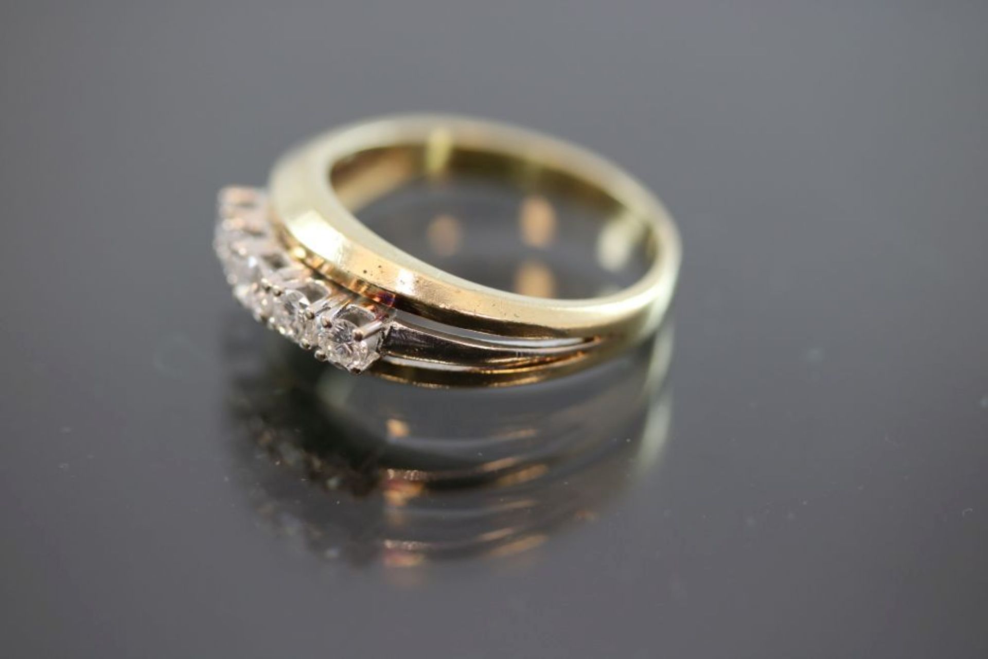 Brillant-Ring, 585 Gold5,4 Gramm 5 Brillanten, ca. 0,45 ct., tw/vsi. Ringgröße: 56Schätzpreis: - Bild 2 aus 3