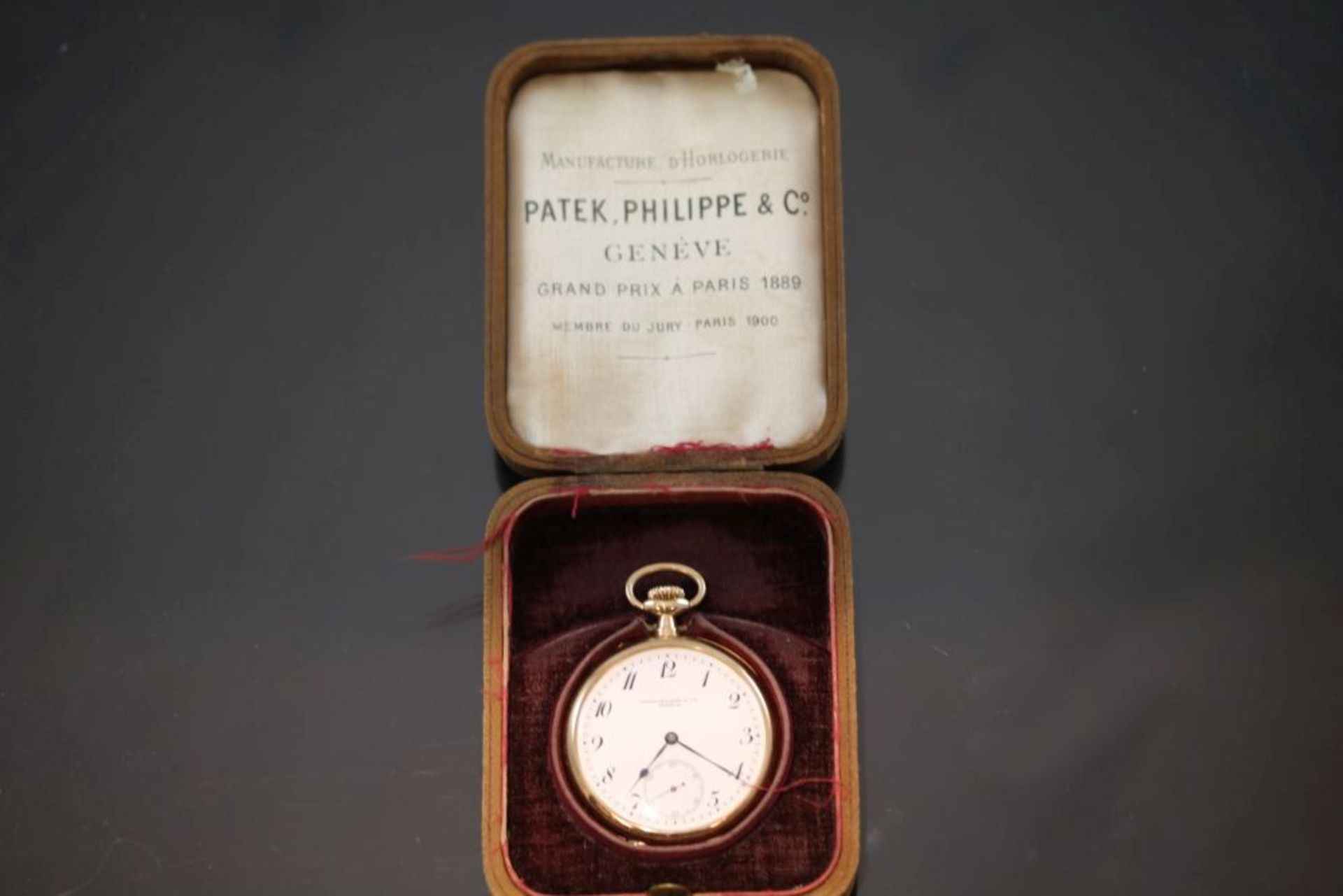 Patek Philippe & Co TaschenuhrWerk: HandaufzugBand: 585 GoldGehäuse Ø: 4,7 cm Gewicht ges.: 98,62