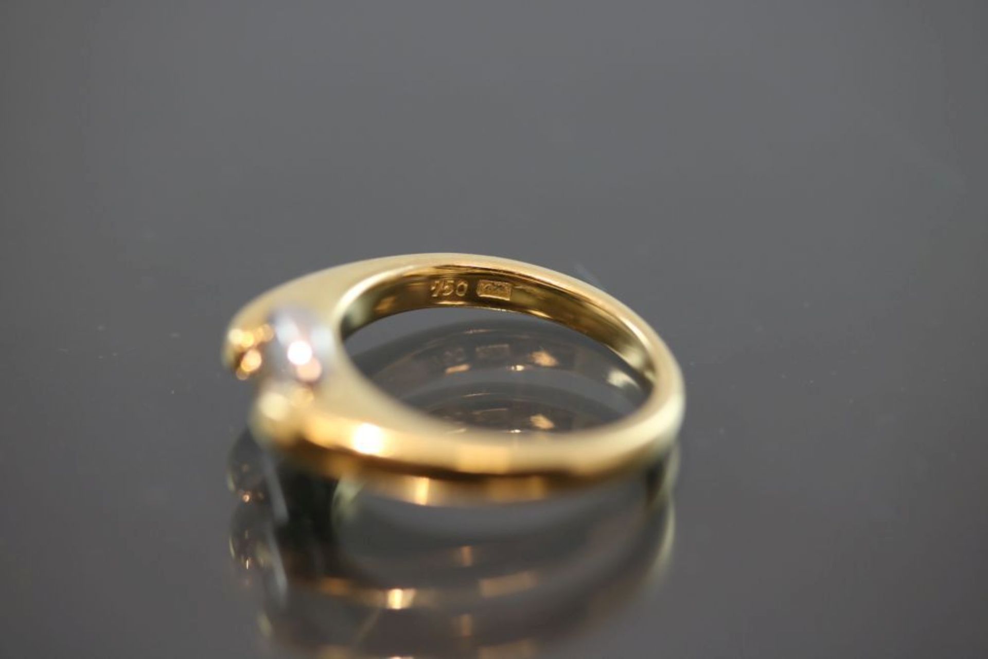 Brillant-Ring, 750 Gelbgold/Weißgold8 Gramm 1 Brillant, 0,50 ct., tw/si. Ringgröße: 53, - Bild 3 aus 3