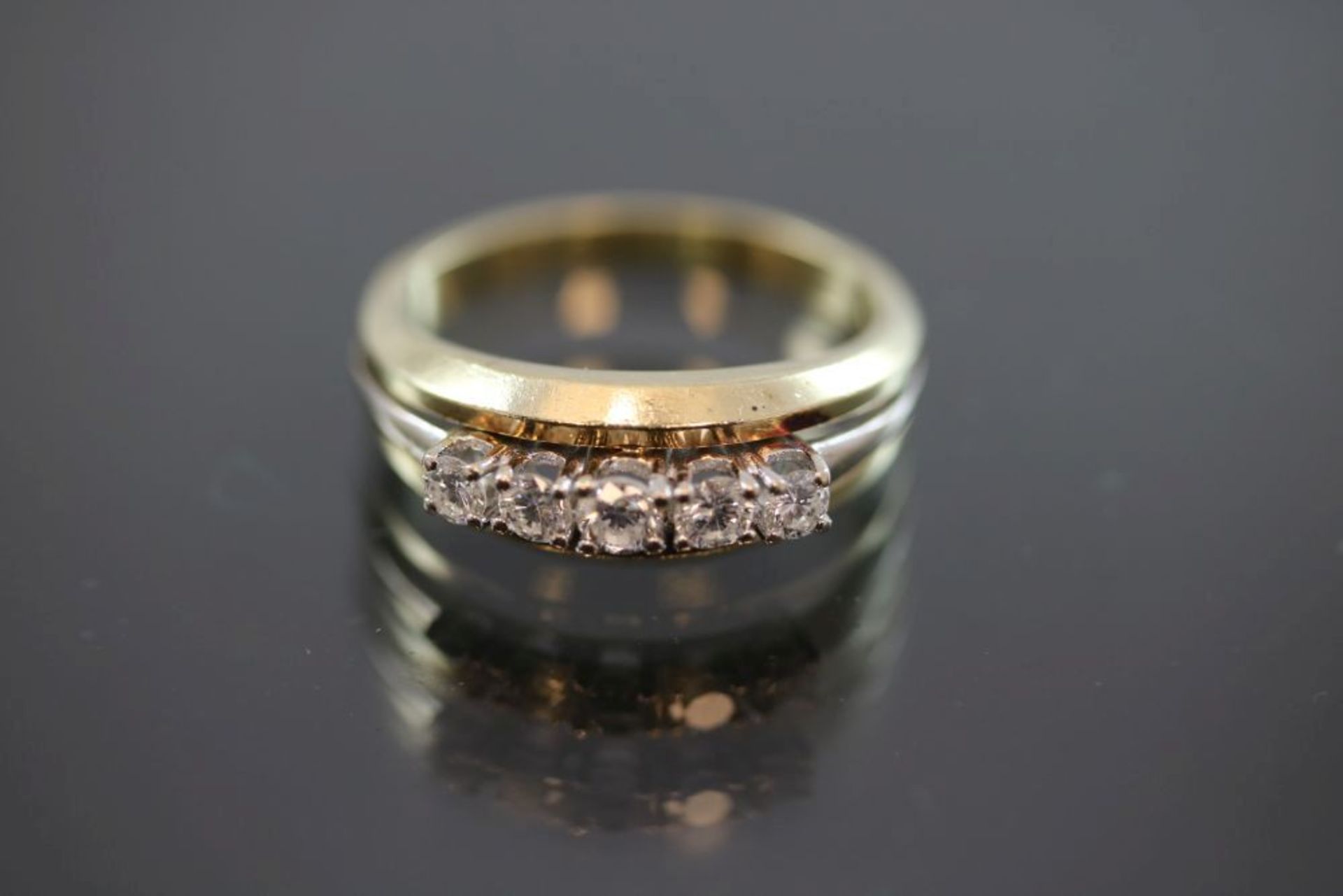 Brillant-Ring, 585 Gold5,4 Gramm 5 Brillanten, ca. 0,45 ct., tw/vsi. Ringgröße: 56Schätzpreis: