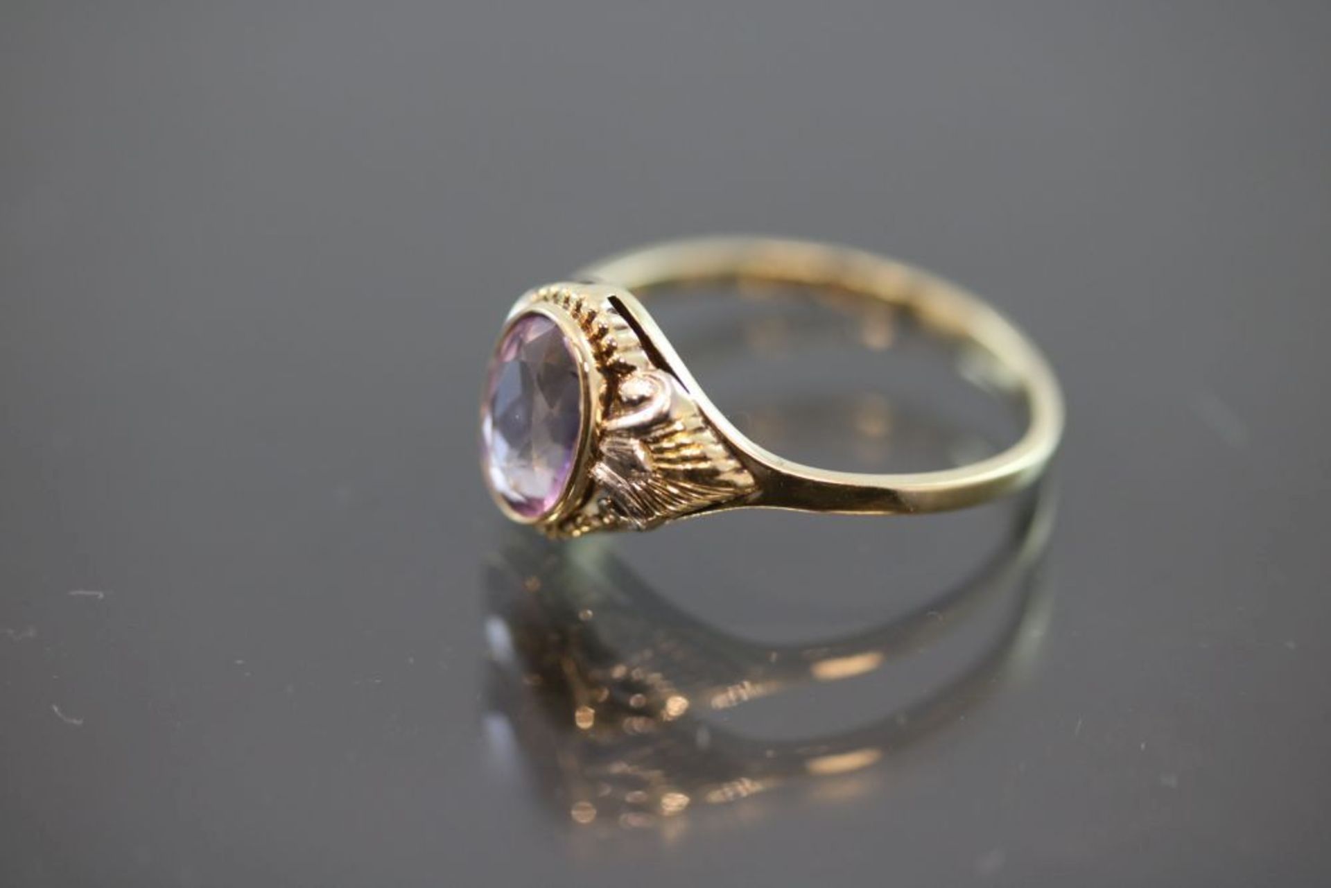 Amethyst-Ring, 585 Gold1,8 Gramm 1 Amethyst, Ringgröße: 56- - -25.00 % buyer's premium on the hammer - Bild 2 aus 3