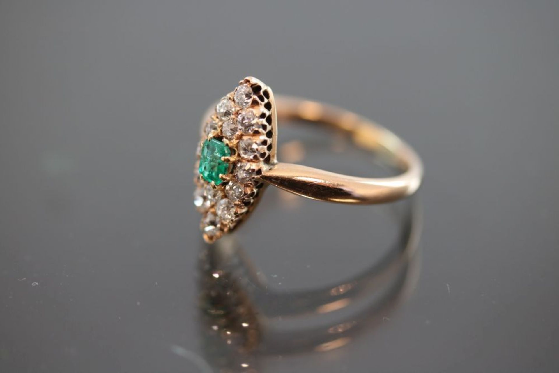 Antiker-Smaragd-Diamant-Ring, 585 Roségold3,3 Gramm 14 Diamanten, ca. 0,60 ct., w/p1. Ringgröße: 56- - Bild 2 aus 3