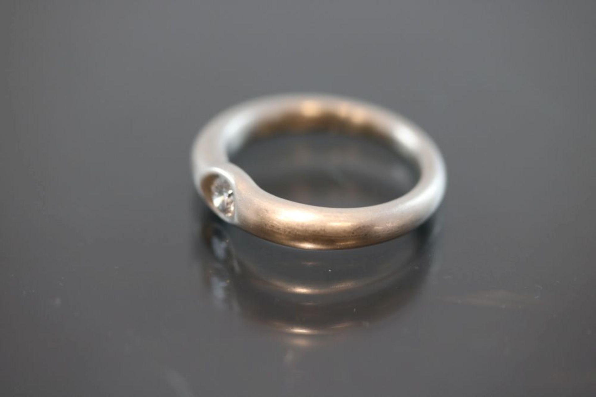 Niessing-Brillant-Ring, 950 Platin10,1 Gramm 1 Brillant, 0,21 ct., river/if. Ringgröße: - Bild 2 aus 3