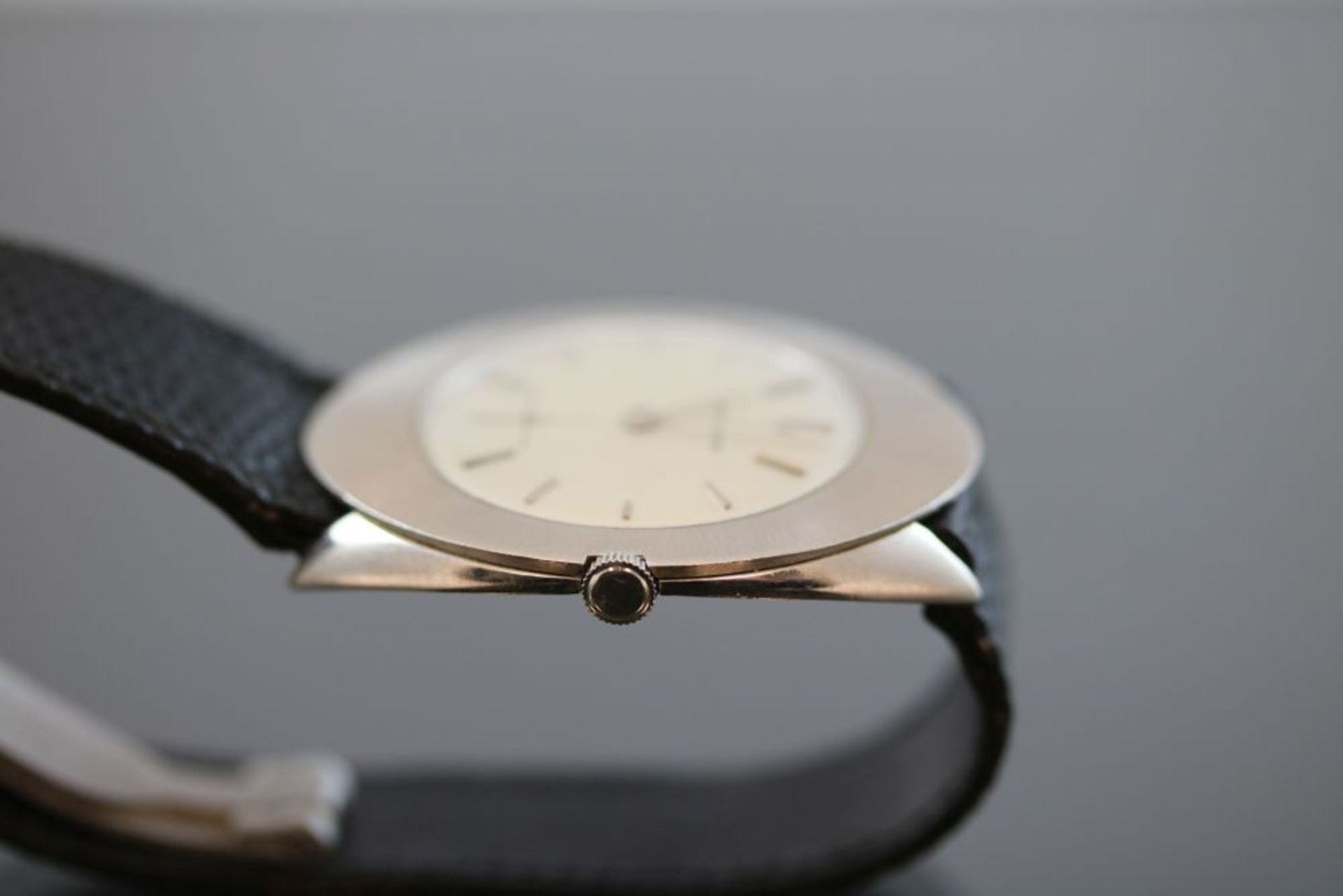Audemar Piguet ArmbanduhrWerk: HandaufzugBand: Schwarzes LederbandFunktion: SekundenanzeigeGehäuse - Bild 3 aus 3