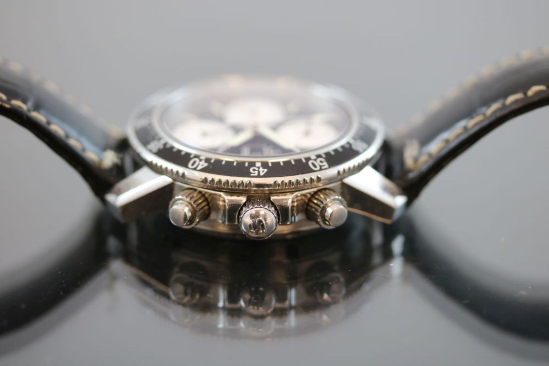 Sinn-ArmbanduhrWerk: HandaufzugBand: Schwarzes LederbandFunktion: Tages-DatumsanzeigerGehäuse Ø: 4,0 - Bild 3 aus 3