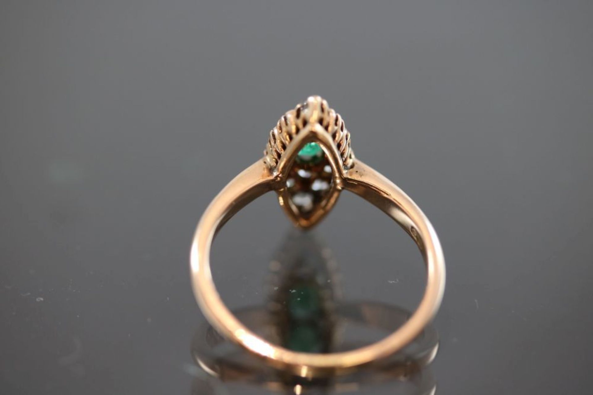 Antiker-Smaragd-Diamant-Ring, 585 Roségold3,3 Gramm 14 Diamanten, ca. 0,60 ct., w/p1. Ringgröße: 56- - Bild 3 aus 3