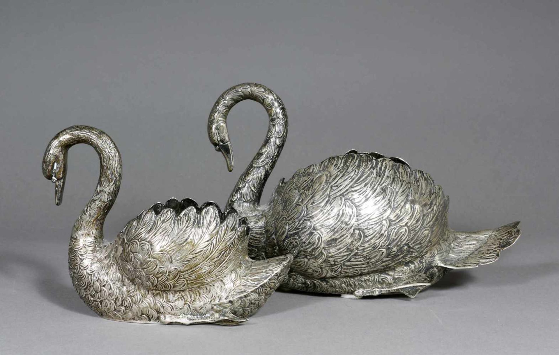 Tischdekoration, 800er Silber, Deutsch Schwäne als Schalen. Zwei Stück. Gewicht ca. 664 g. 16 und 13