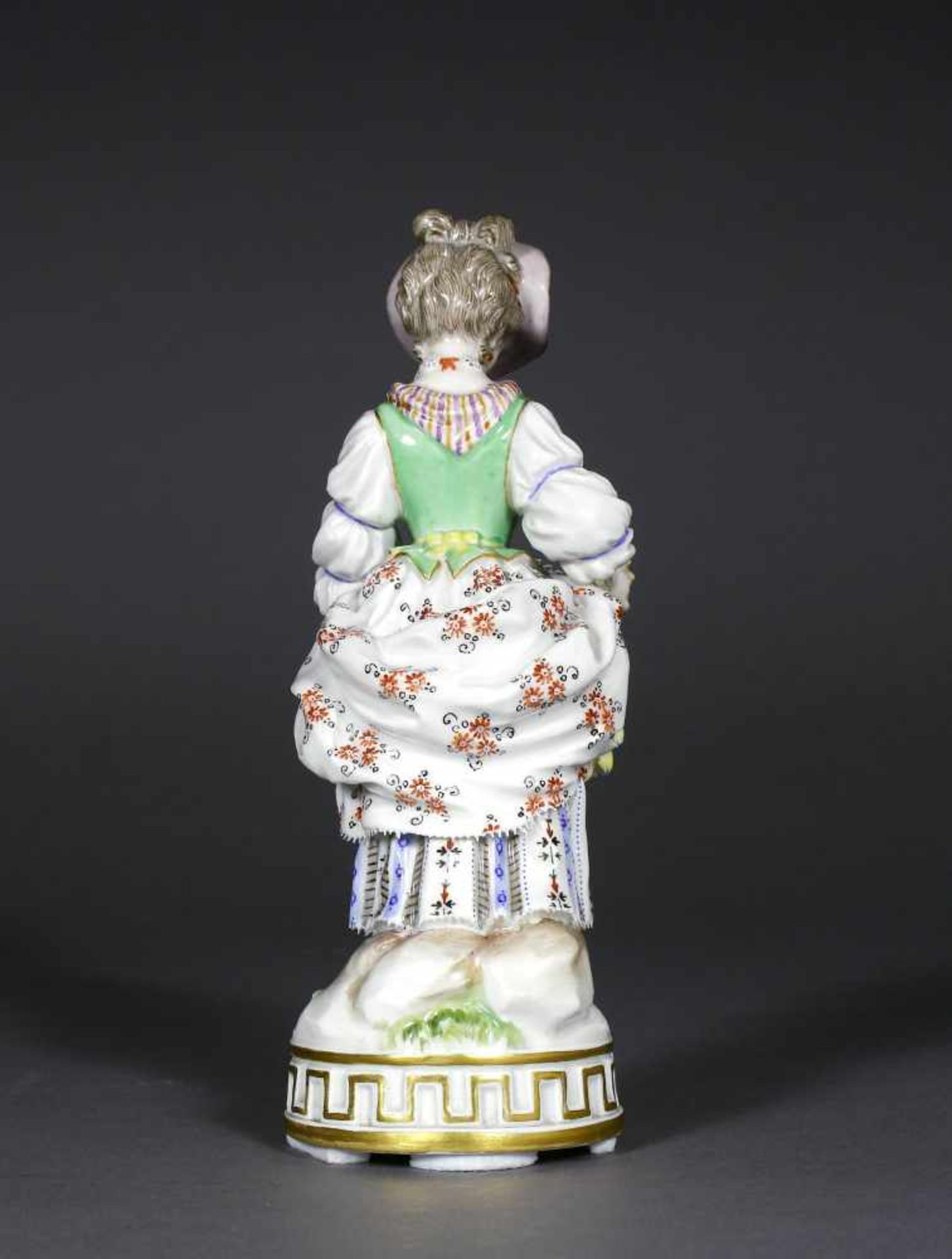 Figur, Meissen, 1860 - 1923Dame mit Trauben (Winzerin). Entwurf Michel Victor Acier (1736 Versailles - Bild 2 aus 2