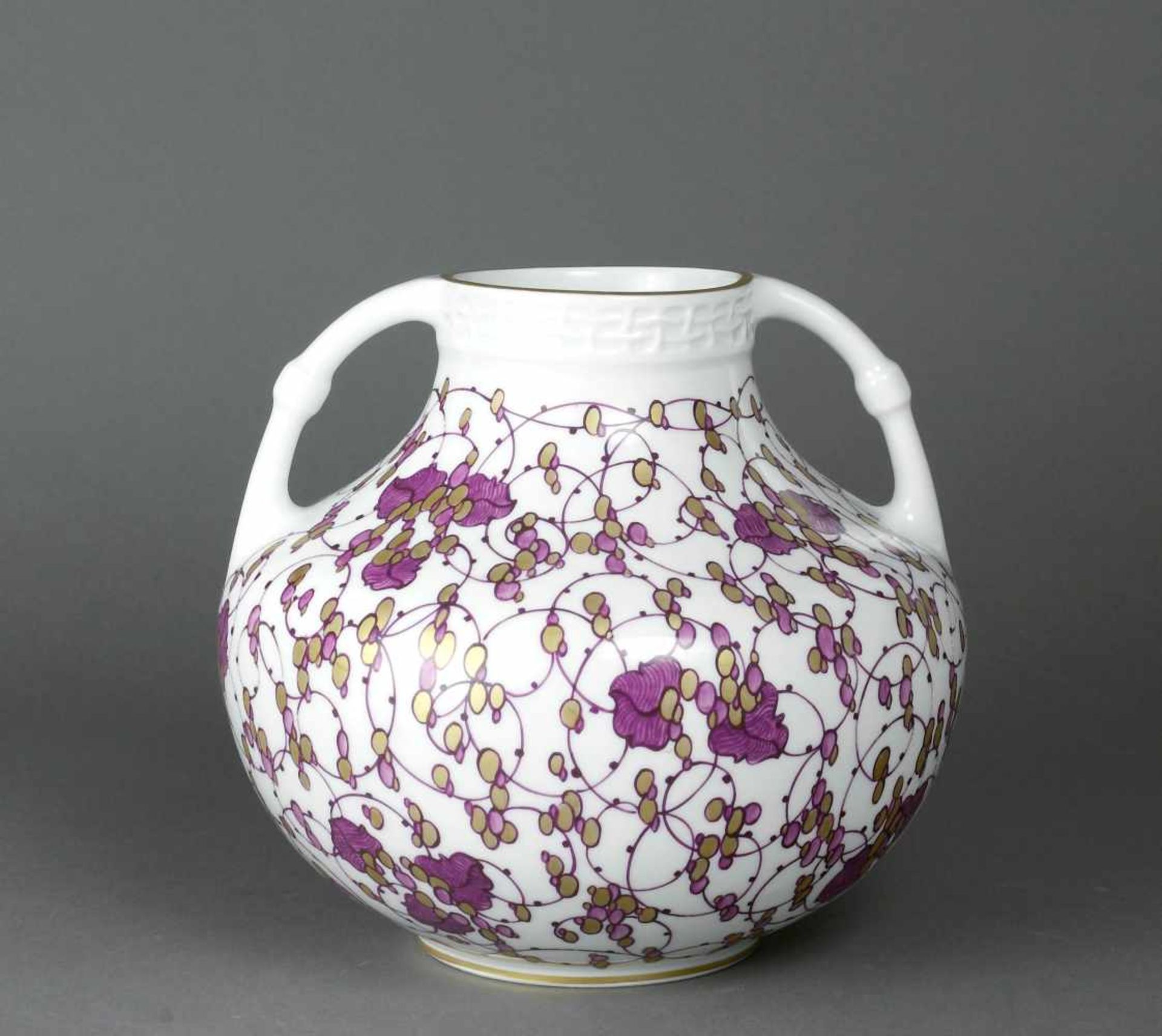 Vase, Doppelhenkelvase, Nymphenburg, 1910Entwurf Adelbert Niemeyer (Form und Dekor). Dekor 874 mit